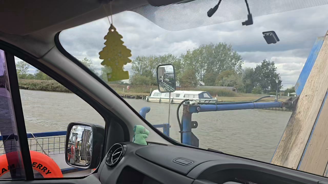 Used Reedham Ferry for the first time ever on Monday! 😂
#EasilyPleased #ChainFerry #MobileMechanic