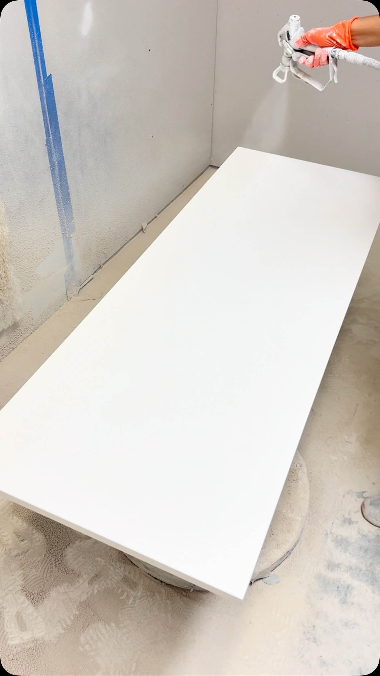 🤍 Soft, warm & timeless — Feather Down by Benjamin Moore
Another beautiful kitchen transformation using Feather Down by Benjamin Moore, a warm off-white that brings brightness to the space without feeling too stark or cold.
Professional cabinet refinishing is all about the details: proper preparation, the right primers, and a durable sprayed finish designed to give your existing cabinets a fresh, factory-like appearance. ✨
If you love a warm, elegant and timeless kitchen, Feather Down is definitely a color worth considering.
📍 Serving Broward, Miami-Dade & Palm Beach County
🎨 Professional Cabinet Refinishing & Refacing
📩 Contact Pineapple Interiors for an estimate.
#FeatherDown #BenjaminMoore #KitchenRefinishing #CabinetRefinishing