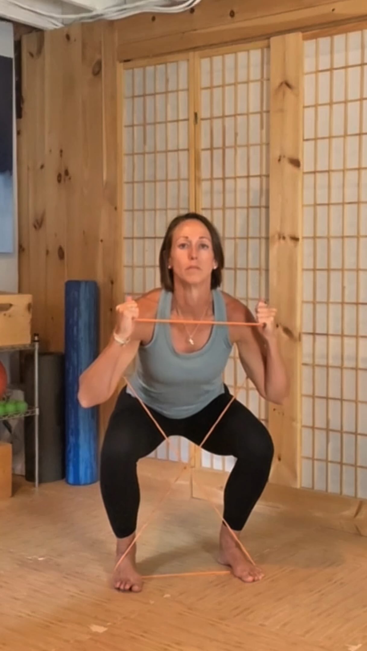 The perfect thing to pack for vacation or keep on hand for those days you can’t make it to the gym? A band. 👏🏼🪢
It’s a simple + effective way to keep moving with minimal equipment. Here’s how to use one for two of our favorites: squats + deadlifts!
#vosfitness #bostonmassachusetts #boston #bostonfitness #bostonwellness