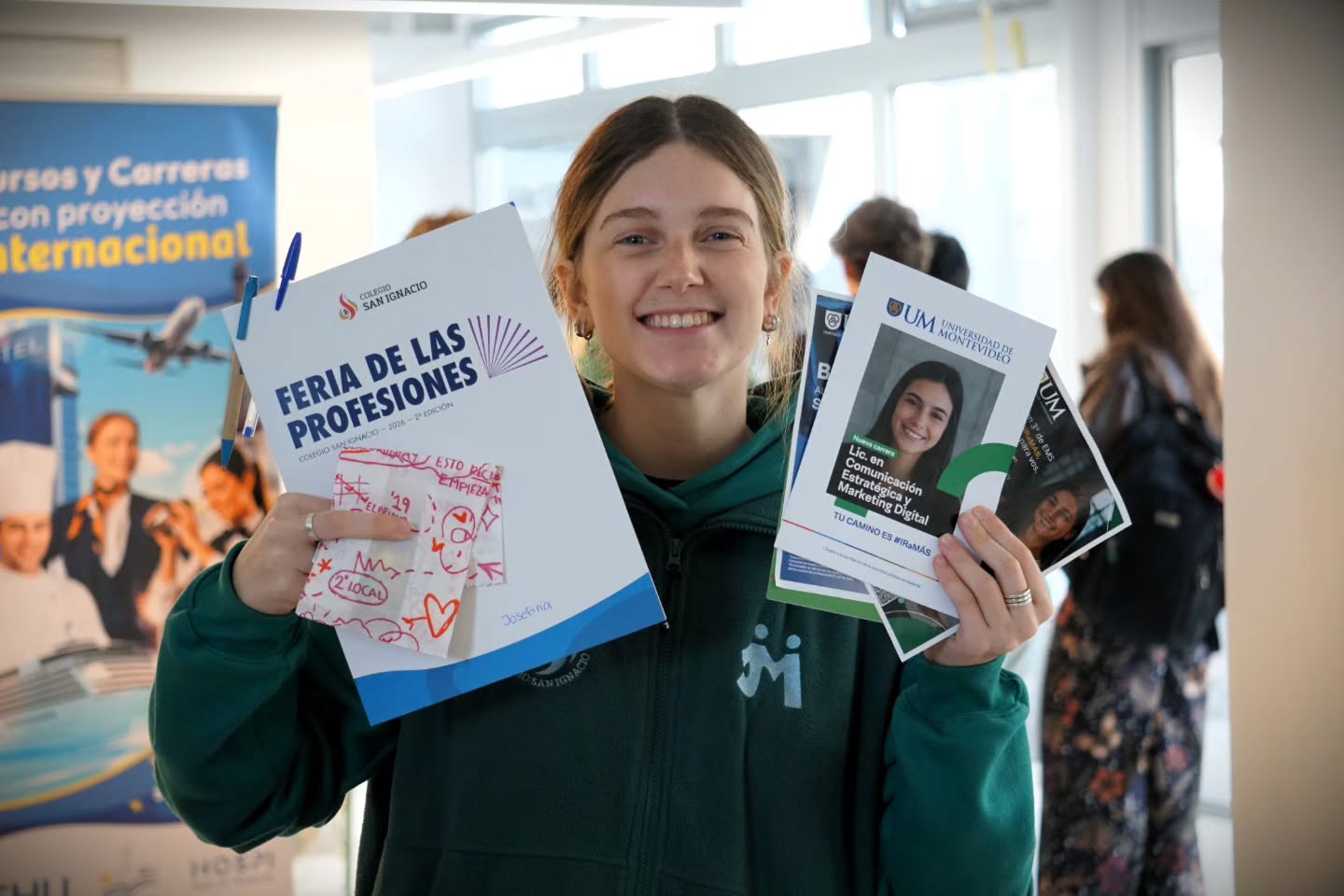 FERIA DE LAS PROFESIONES 💬📚🙌
Hoy se desarrolló la segunda edición de la Feria de las Profesiones en el nuevo edificio “Padre Bertón”.
Los/as estudiantes tuvieron la oportunidad de recorrer distintos stands de instituciones y universidades para conocer sus propuestas educativas, escuchar testimonios de profesionales y exalumnos/as, y sumarse a diversas actividades y talleres.
¡Muchas gracias! @udelar_uy @ucuoficial @universidadort @universidaddemontevideo @ude_uy @uclaeh @iuacj @ithu.uruguay @alianza.edu.uy @dickensuruguay @viajerosuy
#2026enelsanignacio
