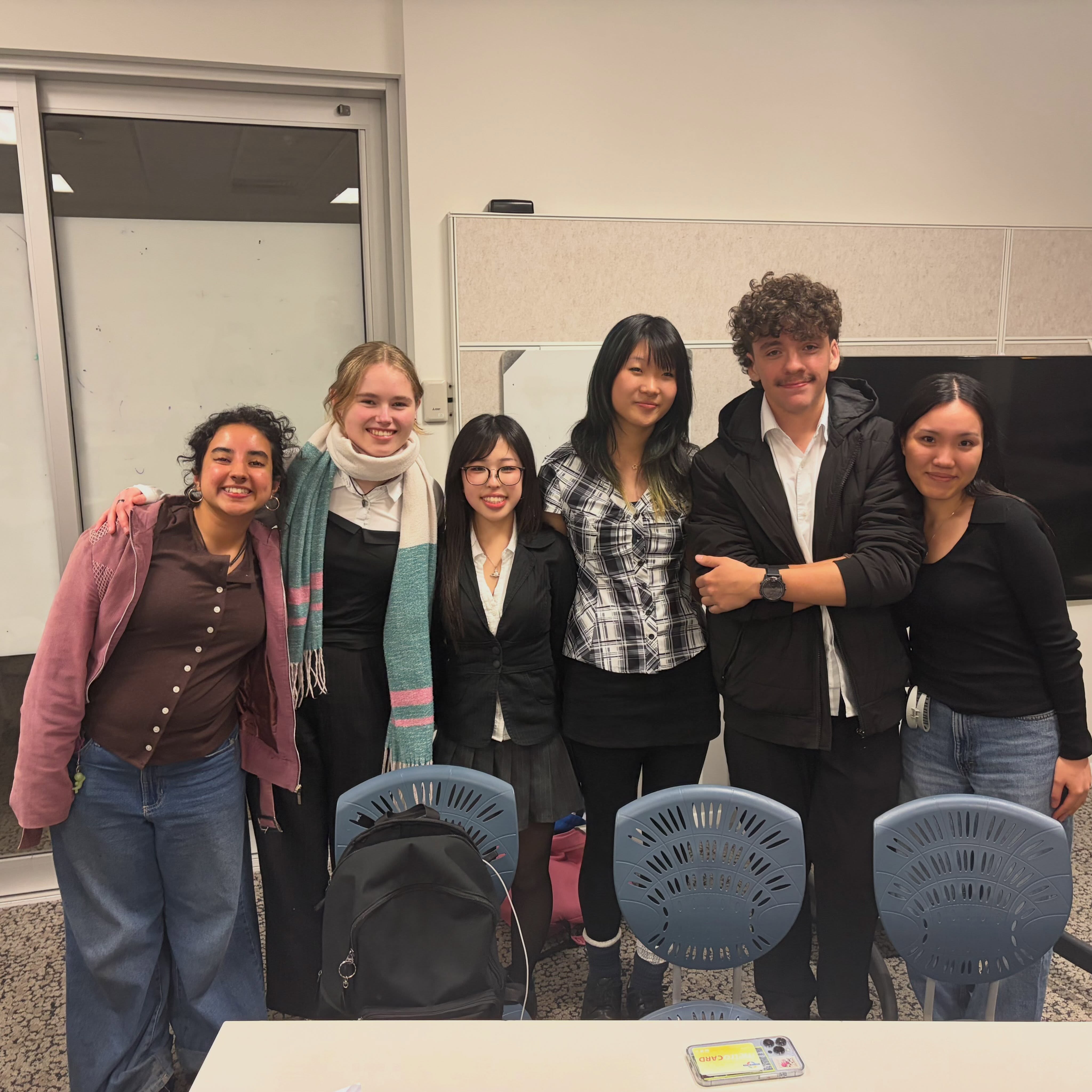 Congratulations to the top 4 teams in Senior A and Senior B grades for having all completed their Semi Final debates! Evaluated by panels of 5 adjudicators, teams debated on topics in Feminism (Senior A) and Religion (Senior B). The winners are heading into Senior Grand Finals this Sunday at Parliament House.
To St Ignatius 1 & Loreto (for Senior A) and USC 2 & St John’s Grammar 1 (for Senior B), best of luck for your preparation in the upcoming days, and we look forward to your exciting Grand Final debates! We would like to also extend our thanks to St Peter’s College and St Ignatius’ College for hosting, to our incredible adjudicators for your thoughtful decisions and thorough oral adjudication, and to the coaches and the debaters for your remarkable efforts this season.
Photos, in order of appearance: Senior B University Senior College 2 with their coaches, Senior B Seymour 2 with their coach, adjudication panel for Seymour 2 vs USC 2 debate, Senior B St John’s Grammar 1 and their coach, Senior B Wilderness 2, adjudication panel for St John’s Grammar 1 vs Wilderness 2 debate, Senior A Prince Alfred College 1 and their coaches, Senior A St Ignatius’ 1 and their coach, Senior A Seymour 2 and their coach; Senior A Loreto did not give permission to photograph.