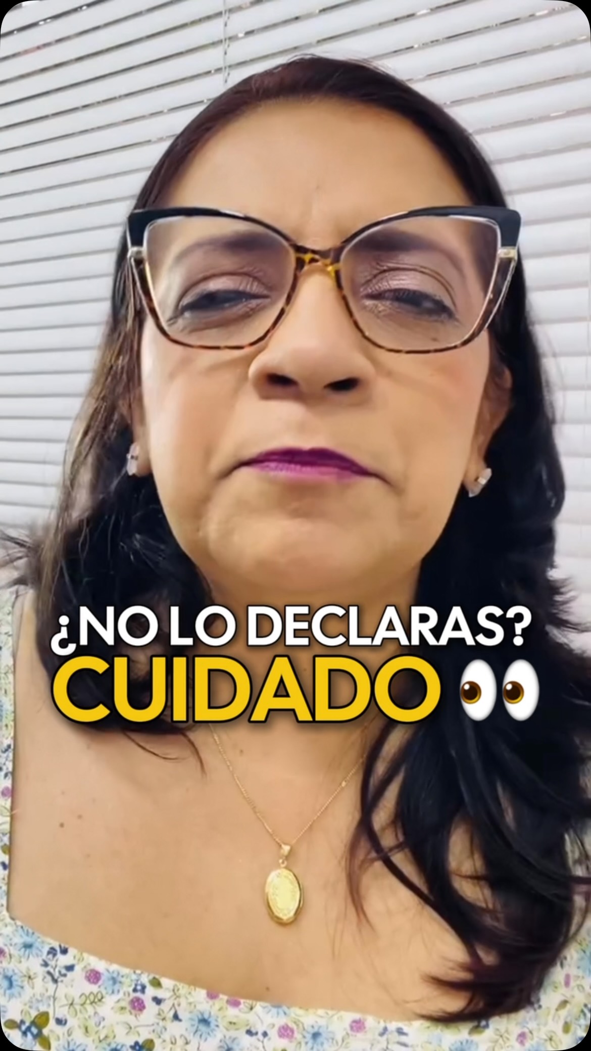 Sígueme en @confianzatributaria 📲
Para aprender más sobre impuestos, seguridad social y UGPP, y hacer las cosas correctamente. 💛
¿Alguna vez has pensado: “Si no aparece en la información reportada, entonces no lo declaro”? ⚠️
Ese razonamiento puede llevarte a tomar una decisión equivocada.
Cuando llega el momento de preparar la declaración de renta, es muy fácil confiar únicamente en la información que aparece en los reportes y asumir que allí está todo. Pero tu realidad económica no siempre está resumida en una pantalla.
Por eso, antes de declarar, es importante detenerte y revisar tus propios soportes: facturas, cuentas de cobro, extractos, certificados y demás documentos que permitan entender realmente qué ocurrió durante el año.
💡un reporte es una fuente de información para revisar y contrastar, pero la declaración debe analizarse a partir de tu realidad económica y de las reglas tributarias que correspondan a cada ingreso.
La diferencia está en no limitarte a preguntar “¿aparece o no aparece?”, sino en entender qué recibiste, de dónde provino y cómo debe reconocerse fiscalmente.
📌 Si estás preparando tu declaración de renta, este es el momento de revisar antes de presentar. No esperes a descubrir una inconsistencia después.
💬 Comenta “REVISIÓN” si quieres conocer más sobre cómo revisar tu información antes de declarar.
📲 Guarda este video y compártelo con esa persona que está preparando su declaración de renta. Puede ayudarle a evitar una decisión tomada únicamente por confiar en un reporte.
Declarar bien no es copiar información. Es analizar, contrastar y decidir con fundamento.
#declaraciónderenta #rentacolombia #dian #impuestoscolombia #informaciónexógena Independientes EducaciónTributaria