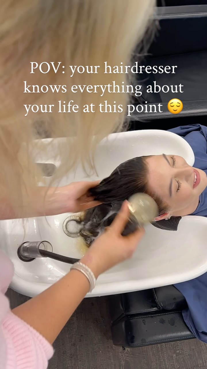 Come for the hair, stay for the catch-up 😉💜
Hair appointment = life update and we love that! #fiolethair #perthhairdresser #vicpark #perthsalon #lathlain