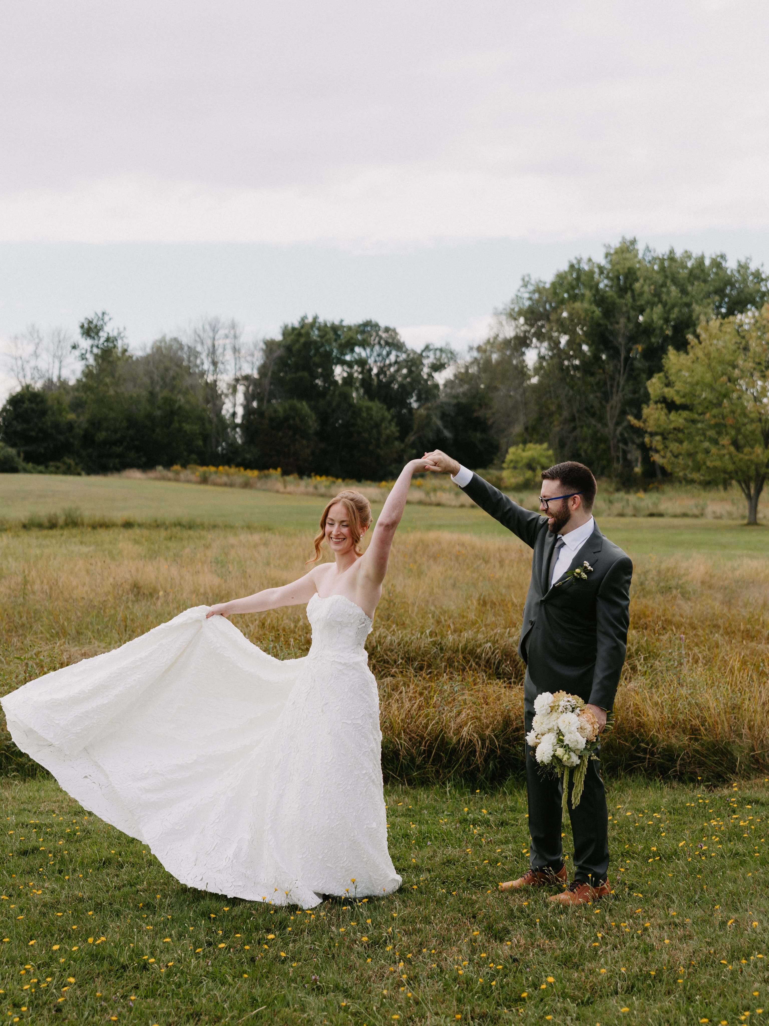 Such a beautiful day celebrating with these two 🥰 Also extra special because I got to have my brother second shooting with me (last slide credit goes to @edan.forrest) ❤️
@shoreacresvt
@weddingdjvt
@junefarm_
@vignetteandvogue
@vermontbridalbeauty
@palmerlanemaple
@partypluseventsny
@classyhairandmakeupbykristy