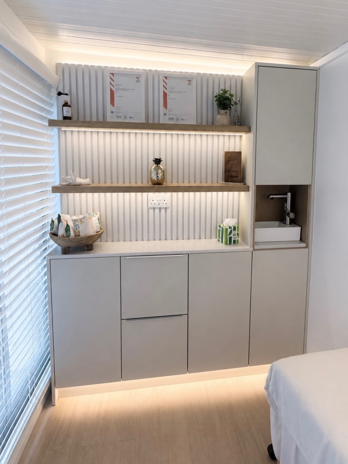 Making use of the space you already have 👌🏼
Emma at Sakura SKN (@emma_skin_suite) already had the perfect cupboard setup in her treatment space, but didn’t want to add a full sink unit and lose more valuable room. So, she opted to fit our standard system inside her existing cupboard, and we think it works brilliantly! 👏🏼
It’s a great example of how you can create a practical sink solution without needing to change your whole space or install mains plumbing.
Our standard system includes:
✔️ Automatic water pump
✔️ Heater tap of your choice
✔️ All necessary connections
✔️ Choice of 5L, 10 or 12.5L water cans
✔️ Basin waste & flexible waste pipe
Hot & cold running water, consistent pressure and no mains water connection needed. 🙌🏼
Got a space in mind but not sure what would work? Send us a DM - we’re always happy to help!