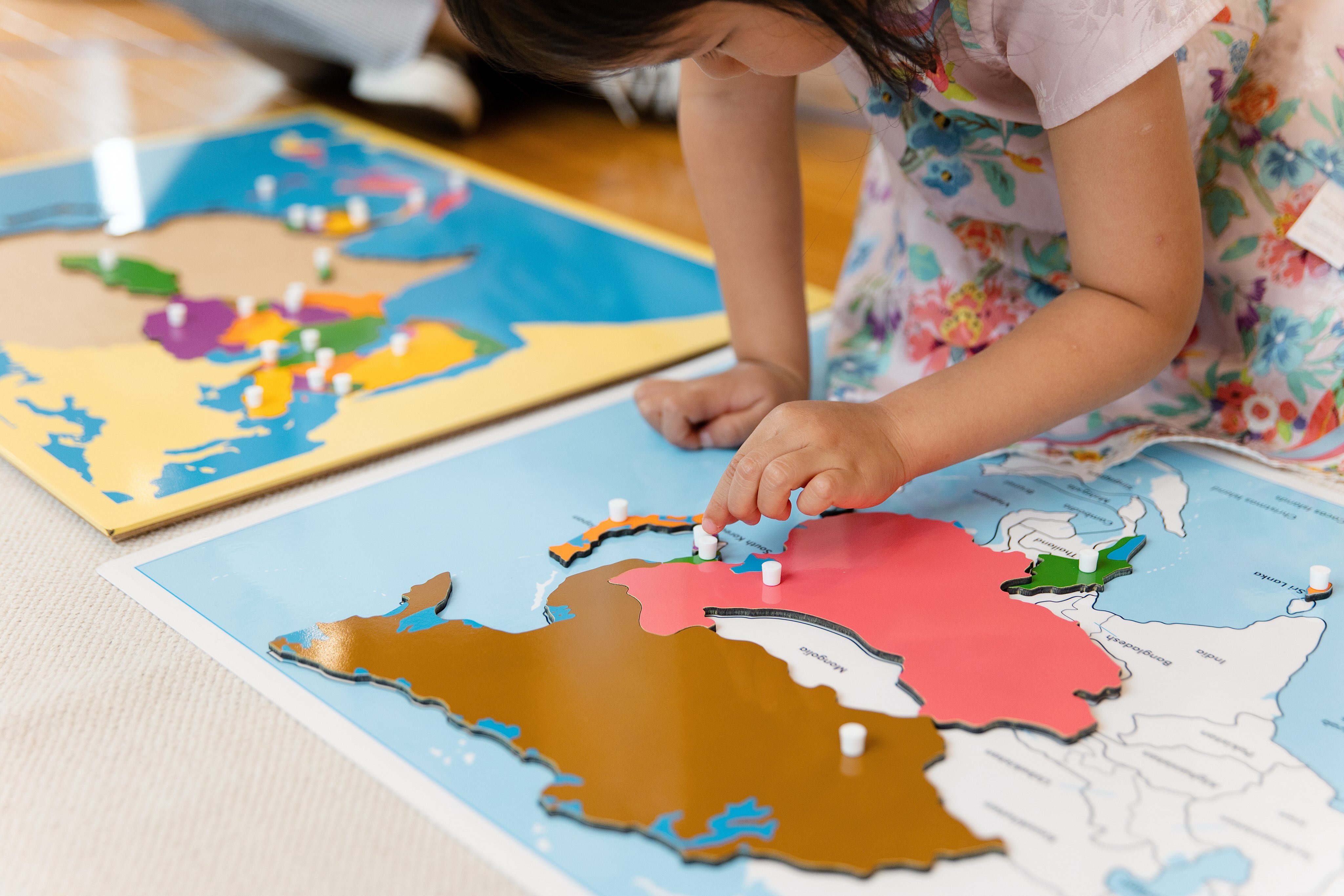 “Look where I went!”
After a summer of travel and time with family, our children loved returning to the Puzzle Maps. Gathering around the Map of the World, we found where we spent our holidays around the world.
In a 3 to 6 classroom, geography isn’t abstract memorisation; it starts with a child’s own experience. Using tactile wooden maps, world geography becomes a joyful bridge connecting personal memories to global awareness. This is true whole child education at work.
🌍 Discover our authentic Montessori curriculum via the link in our bio.