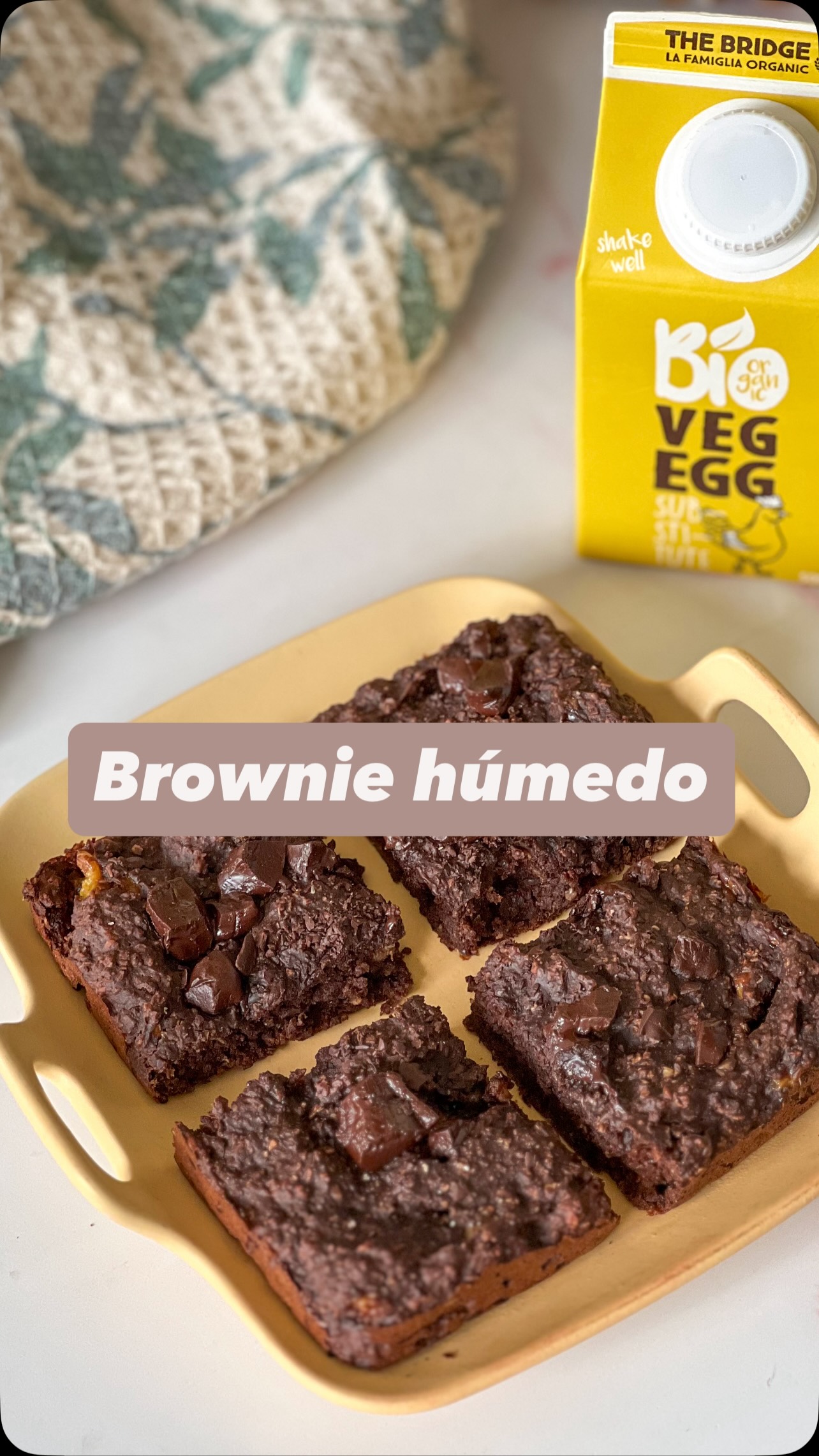 BROWNIE HÚMEDO 🍫😍
Ideal para tus meriendas cuando queres comer algo dulce 🤎
☕️ Ingredientes:
✔️1 banana madura
✔️60 gr de Bio Veg Egg
✔️2 cdas de crema de maní s/az
✔️½ taza de harina de avena sin gluten
✔️¼ taza de cacao amargo
✔️2 sobrecitos de edulcorante
✔️1 cdita de polvo de hornear
✔️Chorrito de esencia de vainilla
✔️Chocolate amargo 80 % cacao picado
Una locura queda este brownie, yo que vos me guardo la receta 🔥🔥
➡️ Use Bio Veg Egg @thebridge.uruguay un preparado vegetal ecológico a base de soja, sin gluten, orgánico y kosher. Una muy buena alternativa para quienes no consumen huevo, que además puede utilizarse tanto en preparaciones dulces como saladas 💚
🙋🏻♀️ Seguime para más recetas saludables y nutritivas
❤️ Si buscas consultas personalizadas para crear hábitos saludables sin hacer dieta - escribime y te cuento mas 😊
➖➖➖➖➖➖➖➖➖➖➖➖➖➖➖➖
📚 Metodología ➡️ Creando hábitos, no dietas
📩 jacinta@nutricionequilibrio.com.uy
📲 098 408 043
🌎 Www.jacicubasnutricion.com
#recetasaludable #singluten #nutricionista #habitossaludables #browniedechocolate