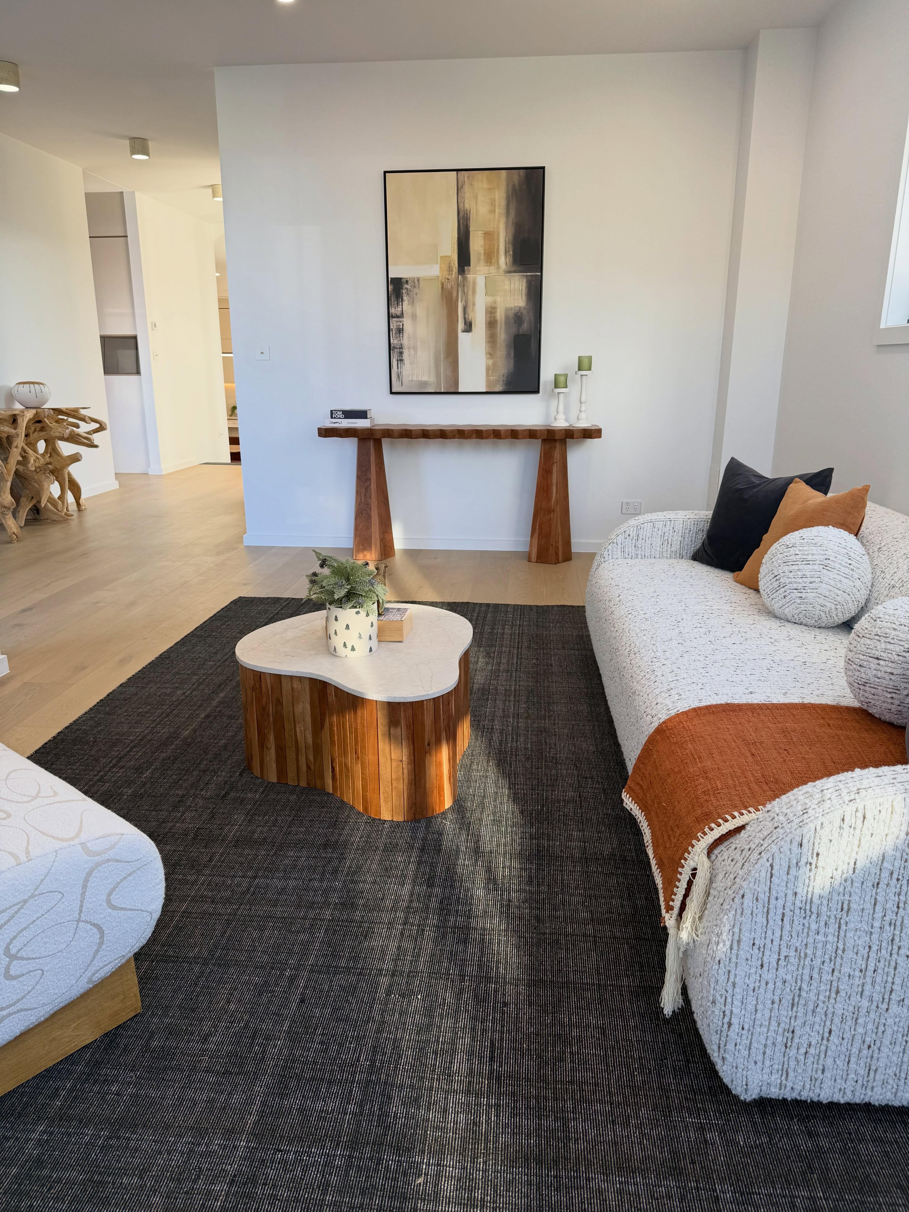 A neutral base, bold black accents and just the right touch of mustard. 💛🖤🤍
Whitlam styling, done right.