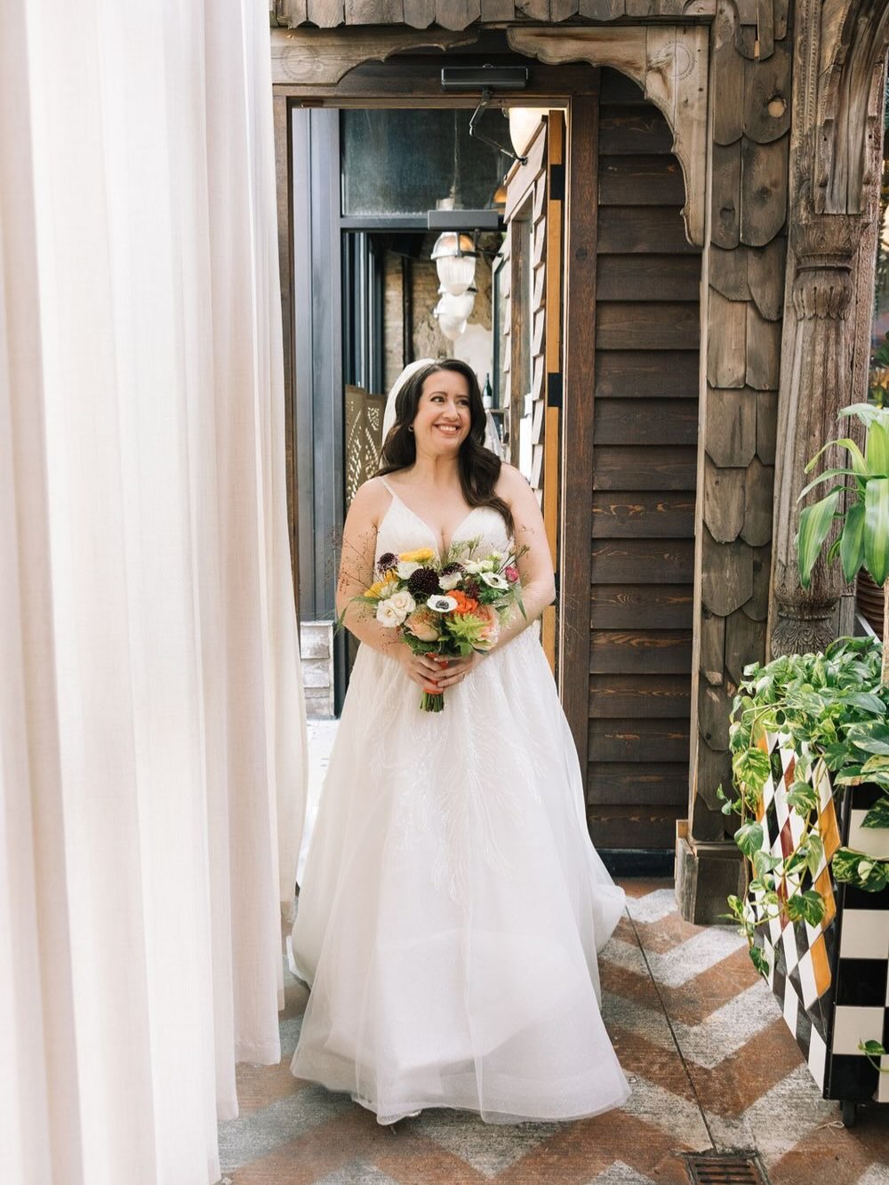 The hair deserves just as much attention as the dress.
Secure your wedding date with Pin Me Up Chicago.
Hair: @pinmeupchicago KAYLA
Photographer: @two_birds_photo