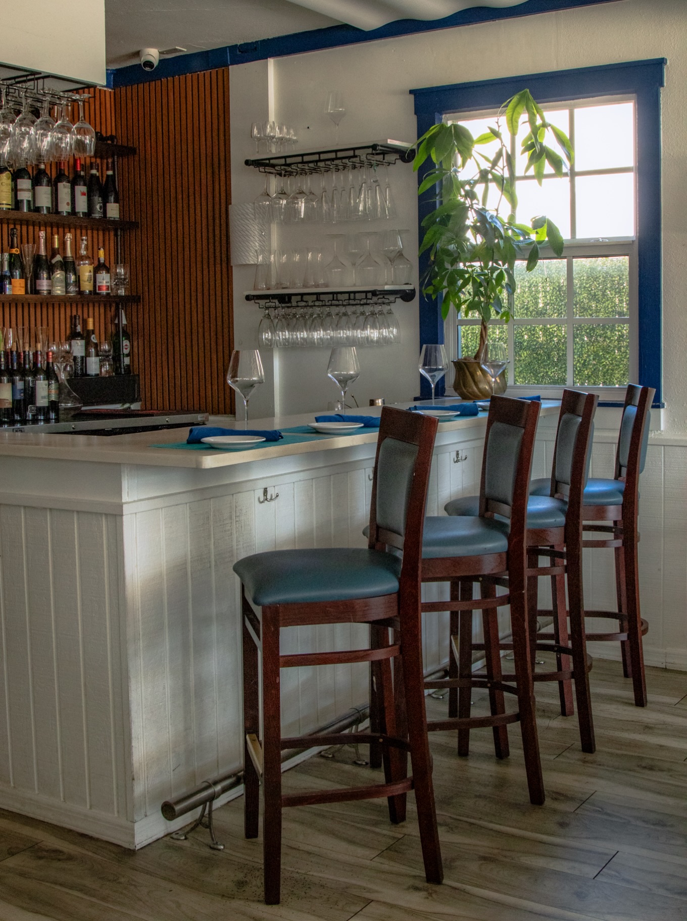 An evening at Cafe Med begins exactly where you choose, a cocktail at the bar, an intimate table indoors, or dinner al fresco on our beautiful patio.
Join us from 4 PM for a relaxed, beautifully Italian Mediterranean evening.