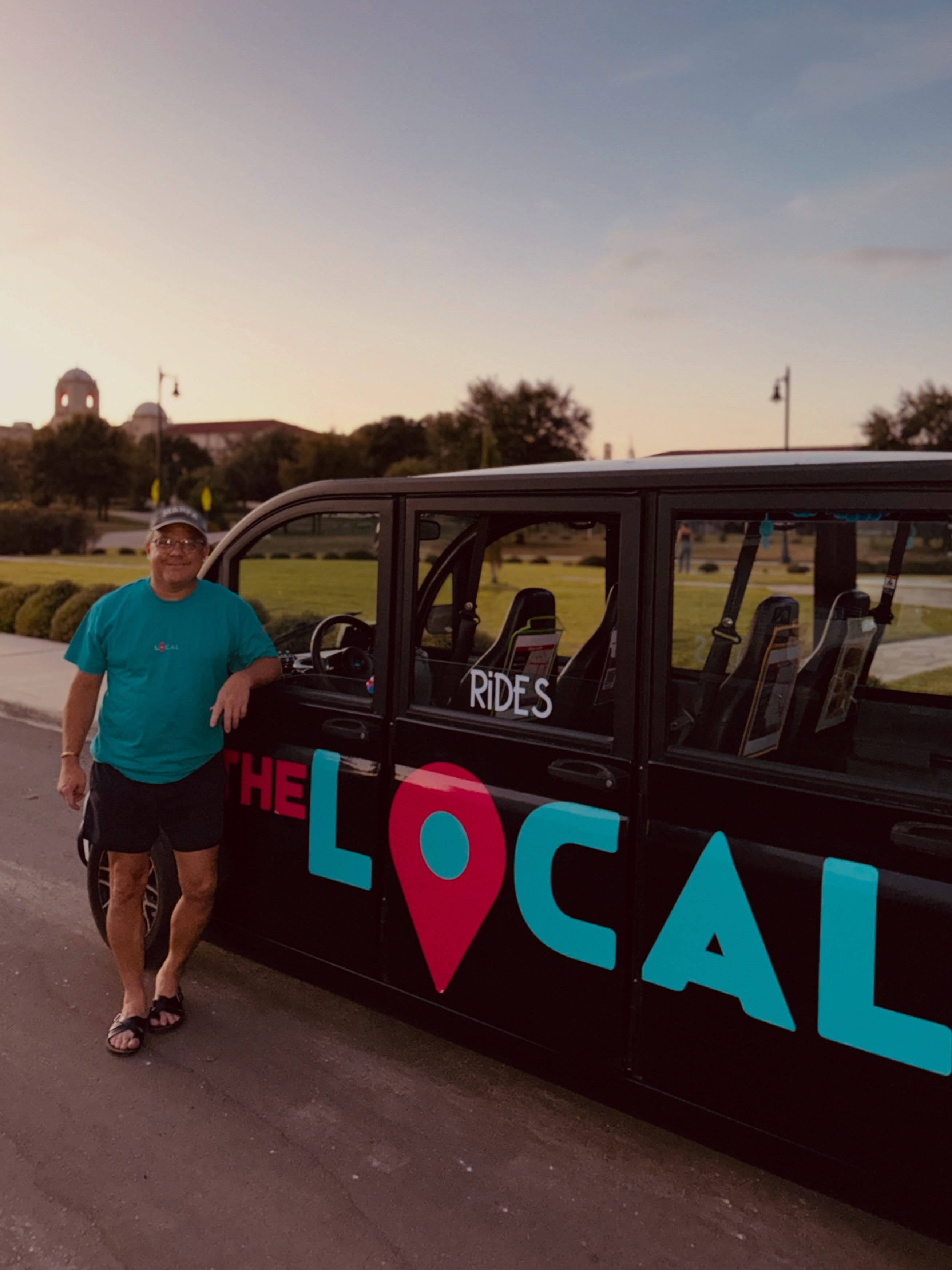 Meet Jason, one of the friendly faces behind the wheel for DECO LOOP 🚌🔋☺️
A proud Jefferson High grad who grew up right here in the neighborhood, Jason knows these streets like the back of his hand and he’ll make you laugh the whole ride.
Hop on, say hi and explore the district.