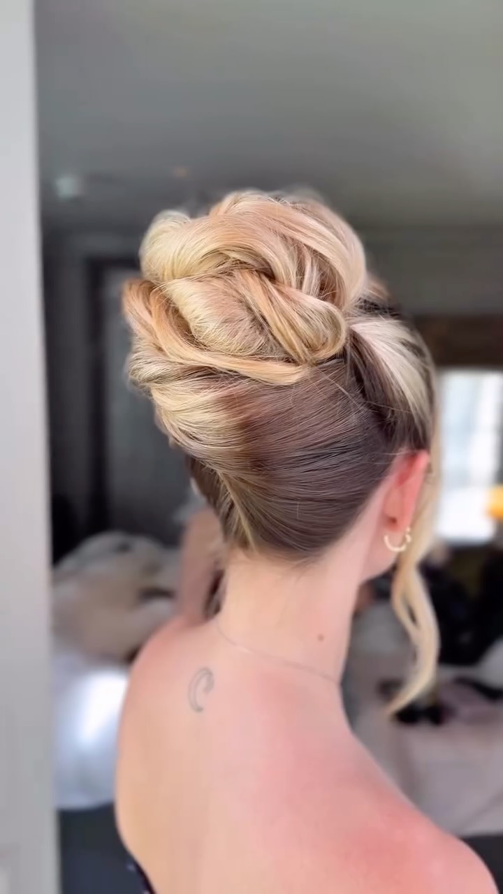 A little drama from every angle.
Sculpted, elegant and made to be seen. ✨
.
.
.
#luxurybridalbeauty #luxurybridalhair #bridalhairandmakeup #weddinghairstylist #weddingupdo
