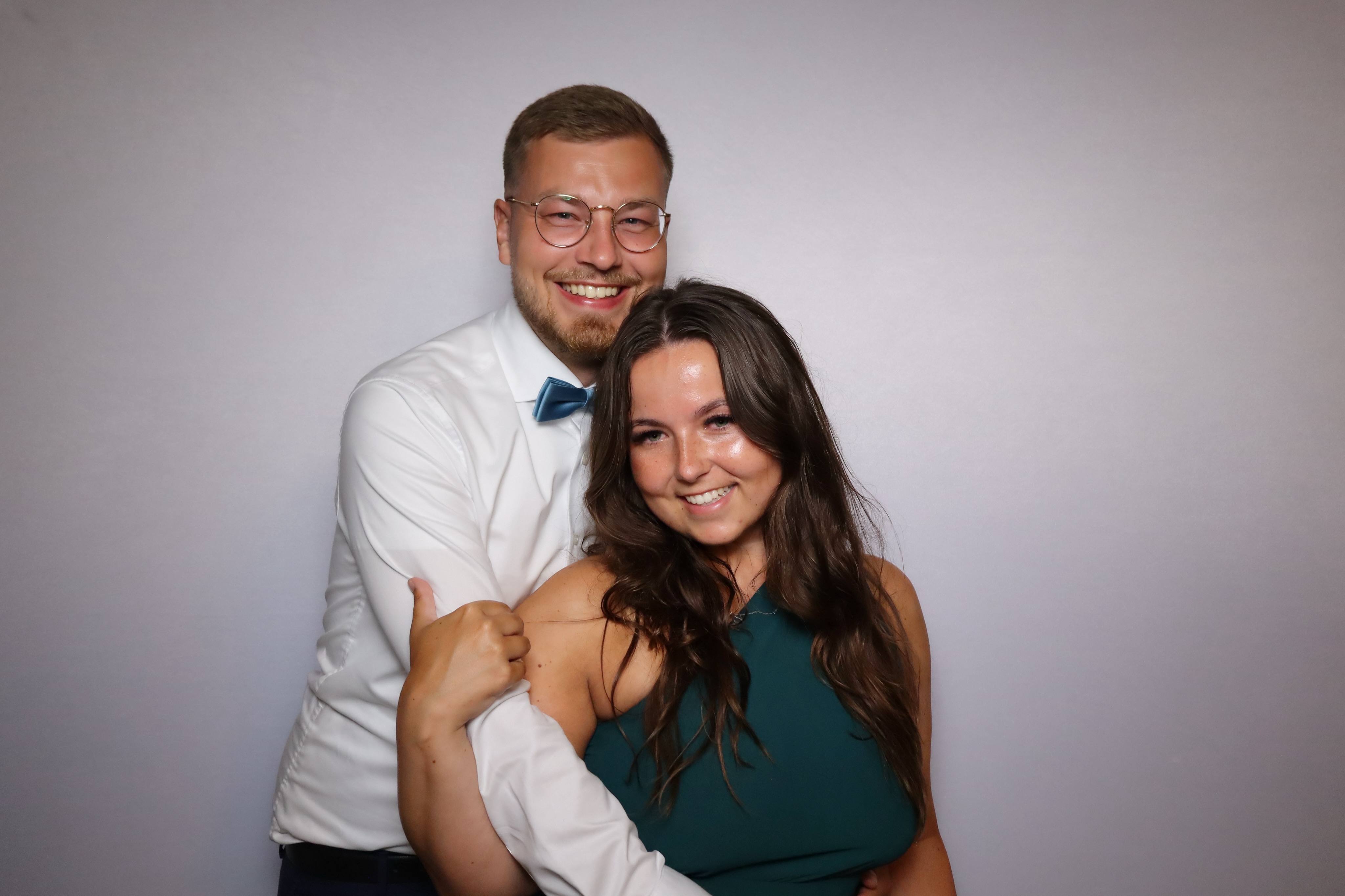 Wedding Time💍
Herzlichen Glückwunsch Denise & Tim 🍾
📍 @landhausjaegerhof.hausbruch
📸 VIP Paket
#fotobox #elbuferevents #landhausjaeger.hausbruch #hochzeit #geesthacht