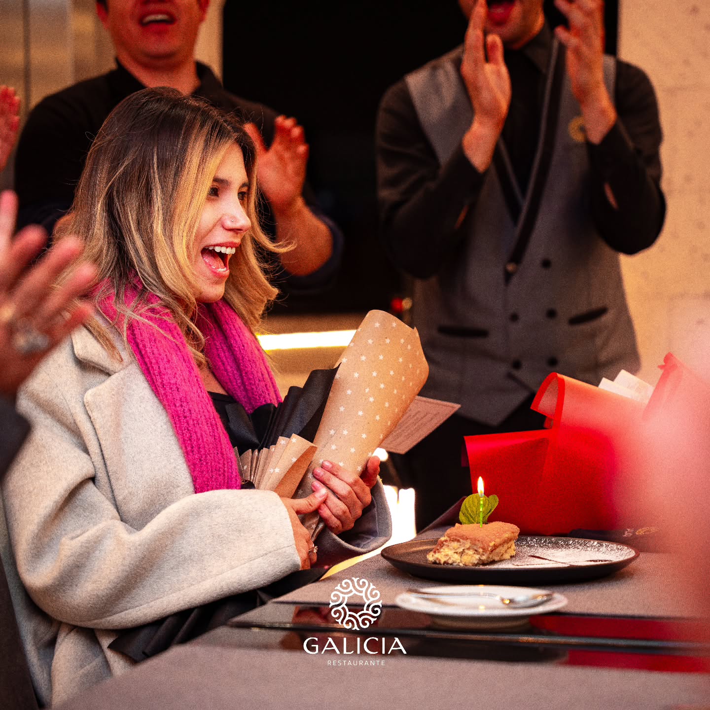 ✨ Celebra tus momentos especiales en Galicia ✨
Hay momentos que merecen celebrarse de una manera diferente. 🥂
En Galicia Restaurante, convierte cada cumpleaños, aniversario o celebración en una experiencia para recordar, rodeado de buena gastronomía, elegancia y detalles especiales.
📍 Av. Manuel A. Odría N.° 1636, Tacna
📞 Reservas: 907 687 688
🕔 Lunes a sábado | 5:00 p. m. – 12:00 a. m.
Galicia Restaurante
Gastronomía que convierte cada ocasión en un recuerdo. ✨
#GaliciaRestaurante #Tacna #CelebraEnGalicia #ExperienciasGalicia #Gastronomía MomentosEspeciales TacnaPerú