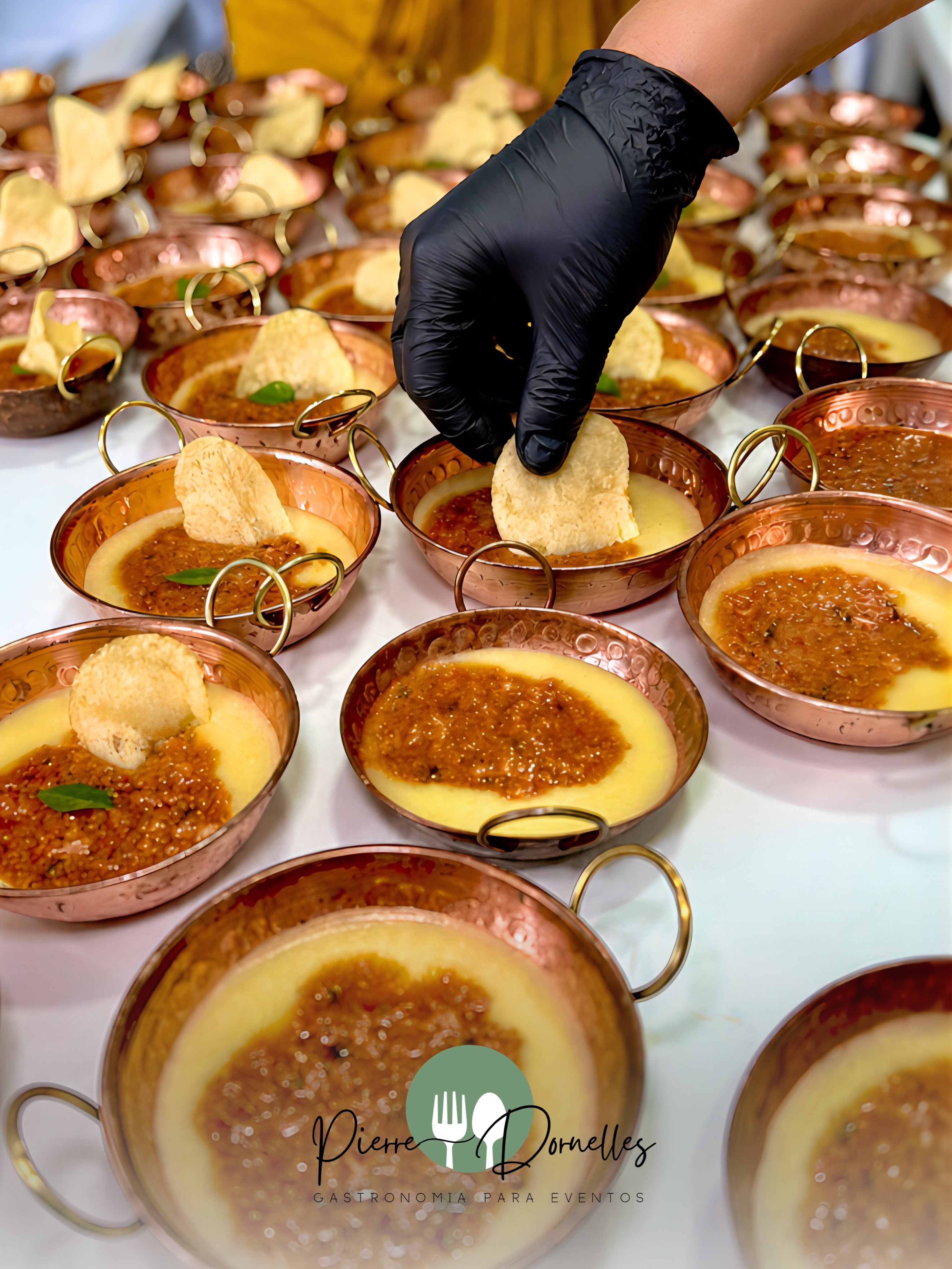 Tem coisas que a gente olha… e já sabe que vai ser impossível comer só uma. 🤤✨
Uma colherada, outra… e quando percebe, já está procurando a próxima! 😂
Porque em um evento especial, não basta ser bonito. Precisa ser surpreendente no sabor!
Cada detalhe é pensado para transformar pequenos momentos em uma experiência gastronômica que os convidados vão comentar depois da festa.
Você conseguiria provar uma vez só? 👀
Faça seu evento acontecer com sabor, elegância e personalidade.
Leve essa experiência para o seu evento:
📞 (41) 99877-4105 | WhatsApp
🌐 www.pierredornelles.com.br
.
.
.
.
.
.
.
.
.
.
.
.
.
#gastronomiaparaeventos #eventosemcuritiba #buffetparacasamento #buffetparaeventos #chefemcuritiba