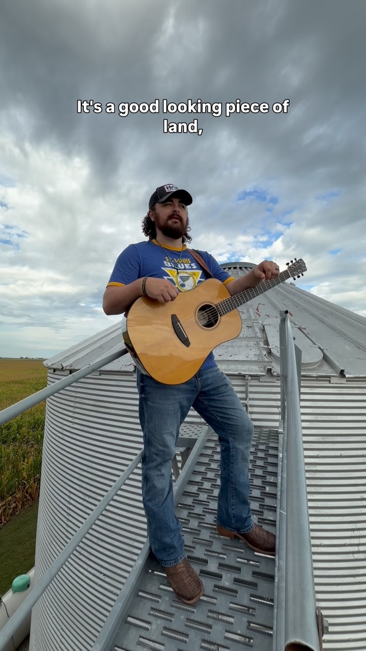 THANK YOU for all the sacrifice on this Day & Everyday🇺🇸🙏🏼🌽
“One Less Cornfield” IS YOURS TODAY! 🎶 God Bless y’all!
#neverforget #thankyou #farm #outdoors #newmusic