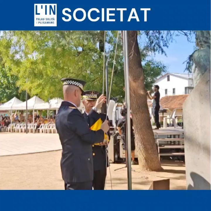 DIADA NACIONAL. Avui s'ha celebrat l'acte institucional de la Diada Nacional de Catalunya a Palau-solità i Plegamans. L'estàtua de Rafael Casanova ha rebut un total de 32 ofrenes d'entitats, associacions i partits polítics del poble. La plaça 11 de Setembre ha estat el marc de l'esdeveniment, que ha començat al voltant de les 11 del matí, amb la hissada de la senyera per part dels comandaments de la Policia Local. Els discursos han anat a càrrec de l'alcalde, Oriol Lozano, i de Joan Carol i Àngels Ventura, de les Colles del Ball de Gitanes que enguany celebren el 50 aniversari de la restauració del ball al nostre poble. Tot seguit, els professors de l'Escola Municipal de Música, amb Anna Soley, al capdavant, han interpretat 'Quan tot s'enlaira', de Txarango.
S'ha ballat la sardana 'Els degollats' i tot seguit, Ramon Ferran Tolosa ha llegit el poema 'La mort del comte Jaume d'Urgell, d'Àngel Guimerà.
La celebració ha començat a les 11 i s'ha acabat al voltant de les 12 amb tots els assistents dempeus cantant el Cant dels Segadors.
@ajpalauplegamans @hcpalau @comerciantspalau @haribala.ong @amicsmusicapsp @farrigofarrago @tdla_psip @elsdeixebles2012 @agrupacio_palau @palaumedieval @agrupacio_palau @ballgitanes.palau @pessebrespalau @efbpalau @protecciocivilpsip @policiapsip @escola_marinada_de_palau @geganters_i_grallers_psip @juntsperpalausolitaiplegamans @ercpalau @pscpalau #Palausolitaiplegamans #Psip @fundfolchitorres @cabresivaquespalau