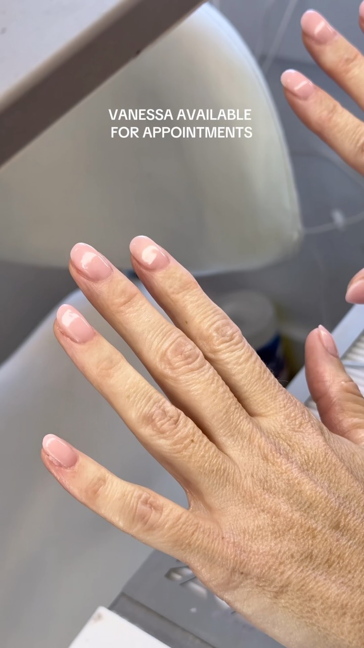 Queen Vanessa is available for appointments 👑
If you’ve been wanting to book with her, now’s your chance! Book your next appointment through the link in our bio.
.
.
.
.
#VivaAesthetics #Nails #Ontario #NailSalon #BubbleBath