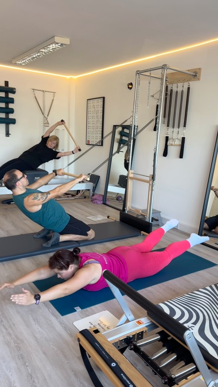 The Small Group Apparatus crew getting Friday done!! 🙌🏻💪🏻🥂💕🪩
#ampthill #pilates #pilatesstudio