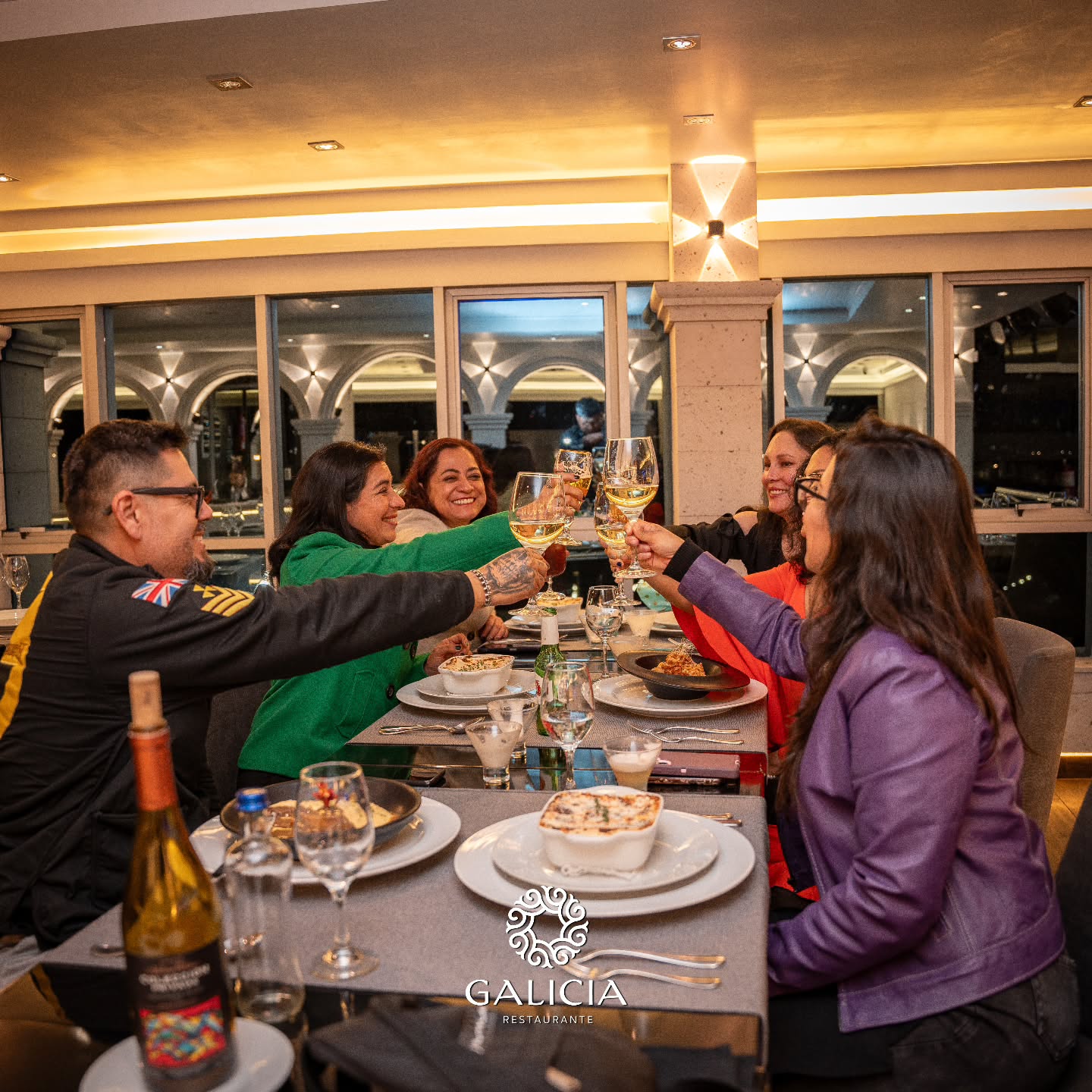✨ Momentos que se comparten, experiencias que se recuerdan. ✨
En Galicia creemos que una buena mesa es mucho más que gastronomía: es el lugar donde brindamos, conversamos y celebramos juntos. 🥂
Déjate envolver por una experiencia de gastronomía mediterránea y española, coctelería de autor y un ambiente pensado para disfrutar.
📍 Av. Manuel A. Odría N.° 1636, Tacna – Perú
📌 Frente a la Mesquita Pakistani, más abajo del Óvalo Callao
🕔 Lunes a sábado | 5:00 p. m. – 12:00 a. m.
📲 Reservas: 907 687 688
Galicia Restaurante
Donde cada encuentro merece un brindis. 🥂
#GaliciaRestaurante #Tacna #Gastronomía #ExperienciaGalicia #GastronomíaMediterránea CocteleríaDeAutor TacnaPerú