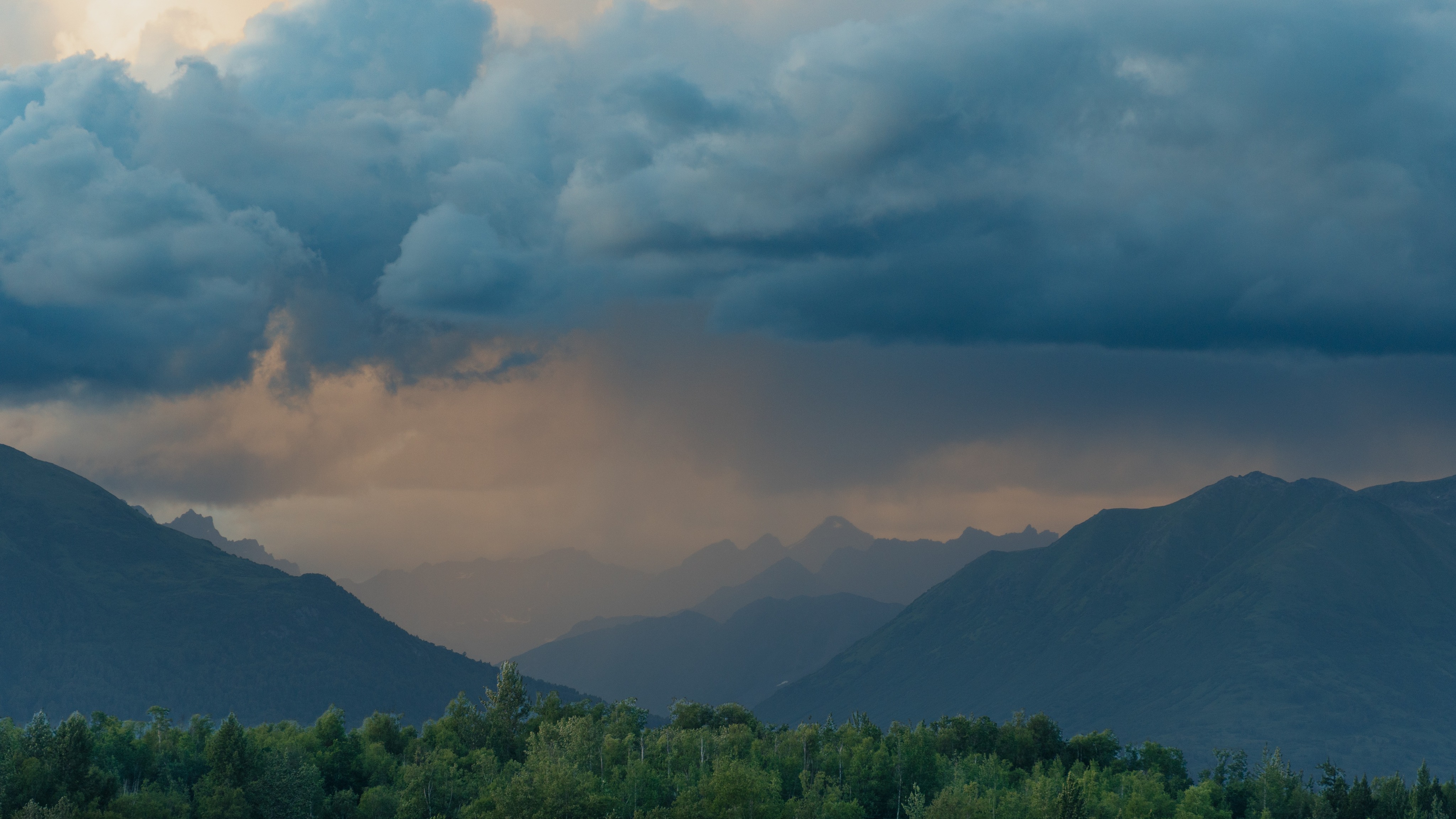 Talkeetna Mountains, Alaska. Can't wait until next spring to fly back up.
#explorealaska #talkeetna #alaskamountains #alaskalandscape #hikealaska