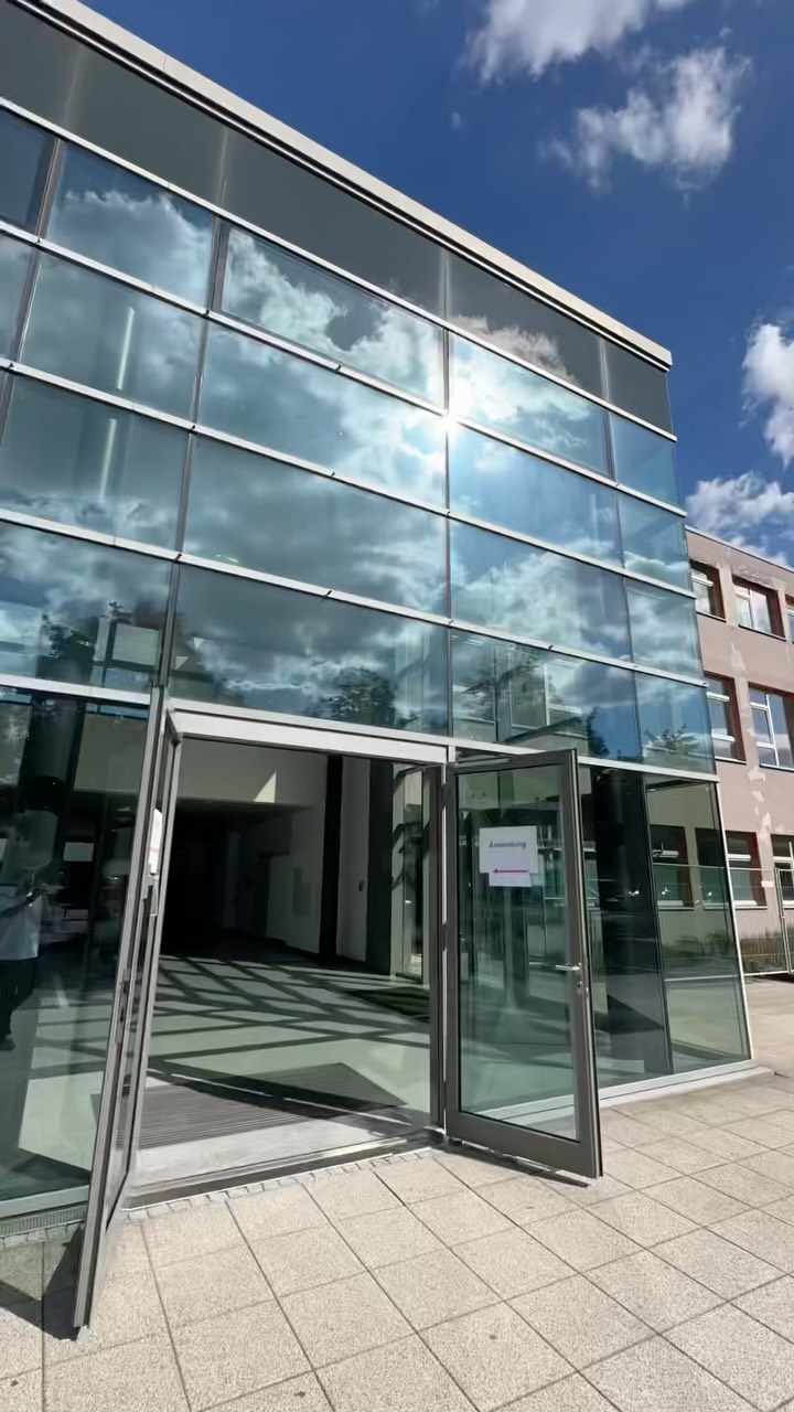 Und wie jedes Jahr ist hier Euer Weg ins Startbüro auf dem Messegelände Pirmasens in der Messehalle 6A. 🙌🏼
Freitag, 11.09. 14:00 Uhr – 18:30 Uhr
Samstag, 12.09. 07:00 Uhr – 09:00 Uhr
#pfälzerwaldmarathon #pfaelzerwaldmarathon #pwm #laufenkommtan
