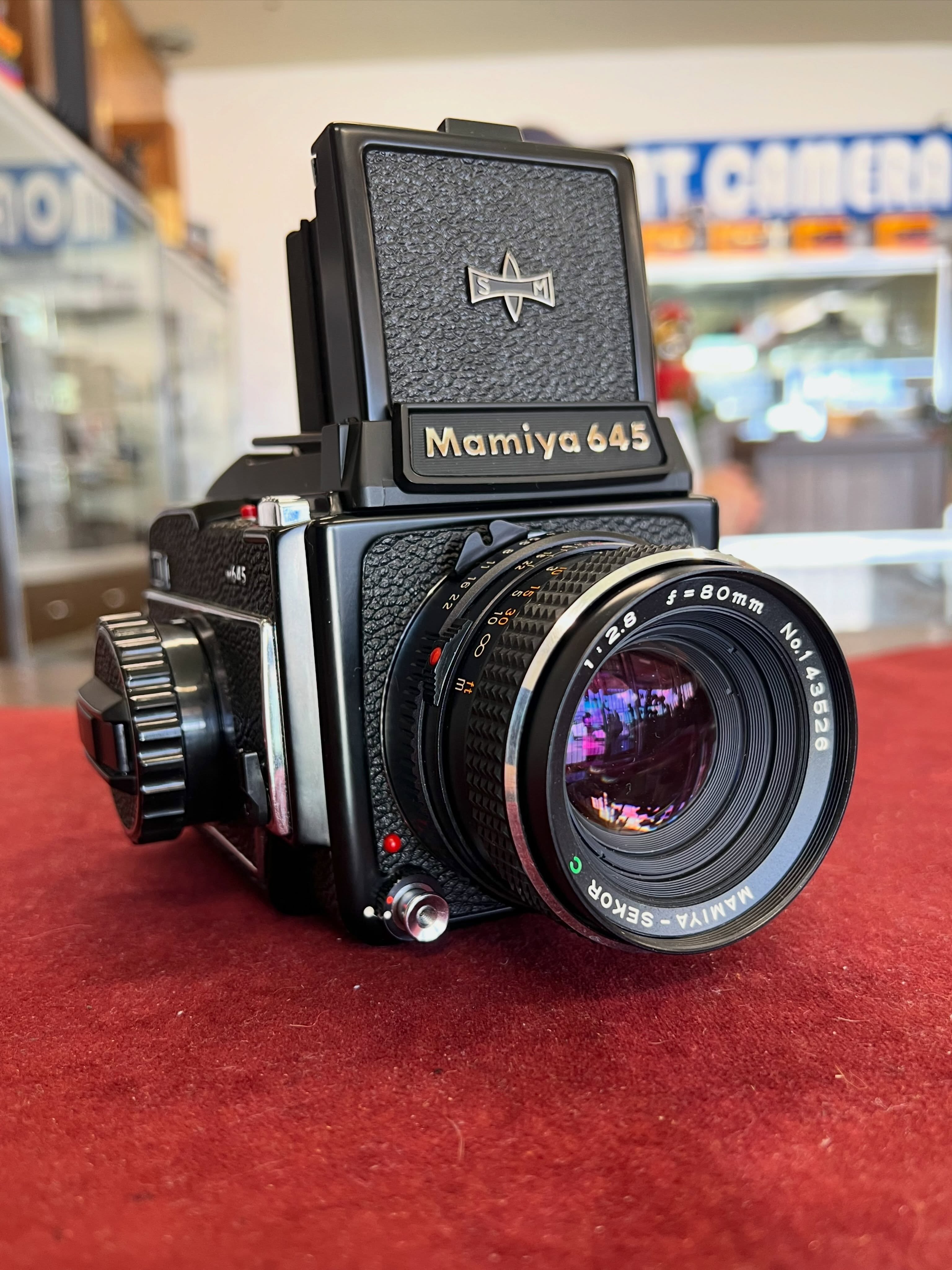 A great way to jump into medium format…the Mamiya m645 with 80mm f2.8. This specimen is especially clean. #mediumformatfilm #mediumformatphotography #mamiya645 #camerastore