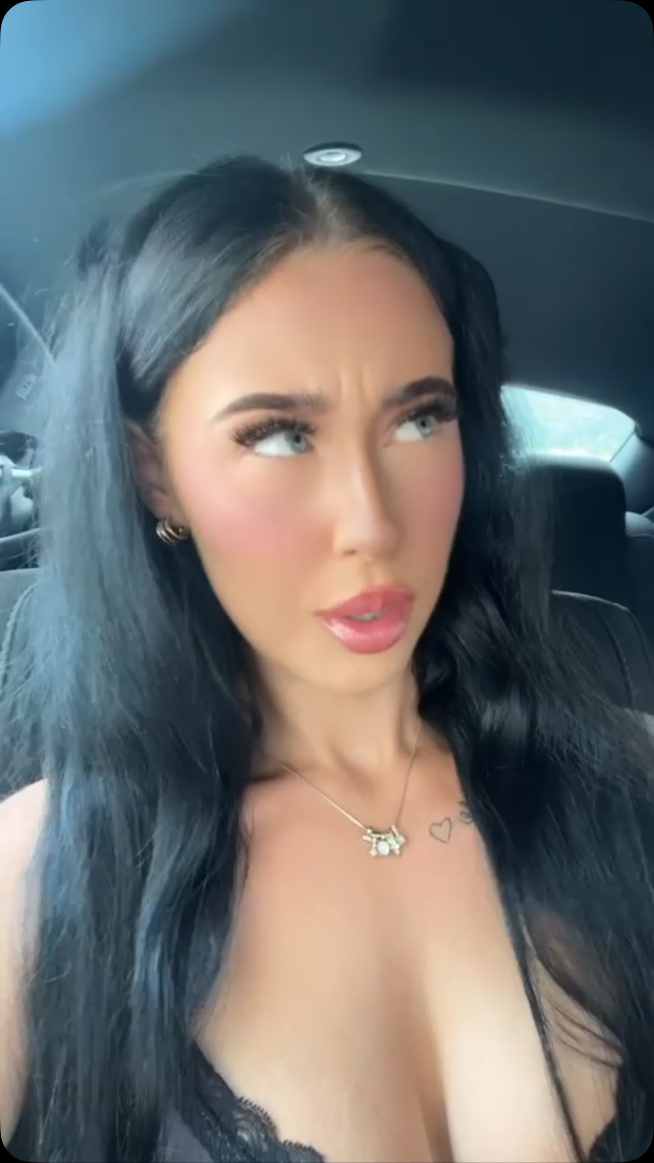 Sevi said new hair, new era โค๏ธโ๐ฅ From black to REDDD ๐๐ฅ and of course the lashes had to match the energy ๐โจ
Hair transformation โ๏ธ
Lashes by Dress Your Lash โ๏ธ
Receptionist baddie activated ๐