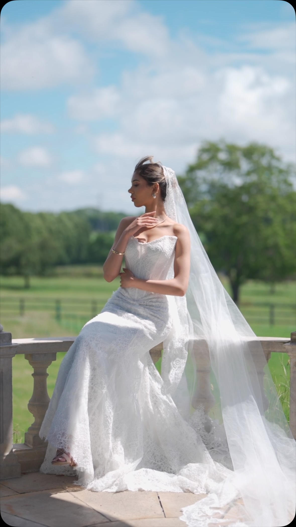 There’s something about Froyle Park’s rolling countryside that just hits different on camera... 🎥✨
Sanna in a dreamy white gown from @wweddinglondon — wait till you see how this one moves on film.
The Team
Photography: @kreativeklicks
Video: @andreiweddings
HMUA: @lavanya_akartist
Venue: @froyleparkcountryestate
Model: @thesannaeffect
Bridal Gown: @wweddinglondon
Which moment stopped you mid-scroll? Tell me below 👇
#FroylePark #BridalInspiration #WeddingDressGoals #UKWeddingVideographer
