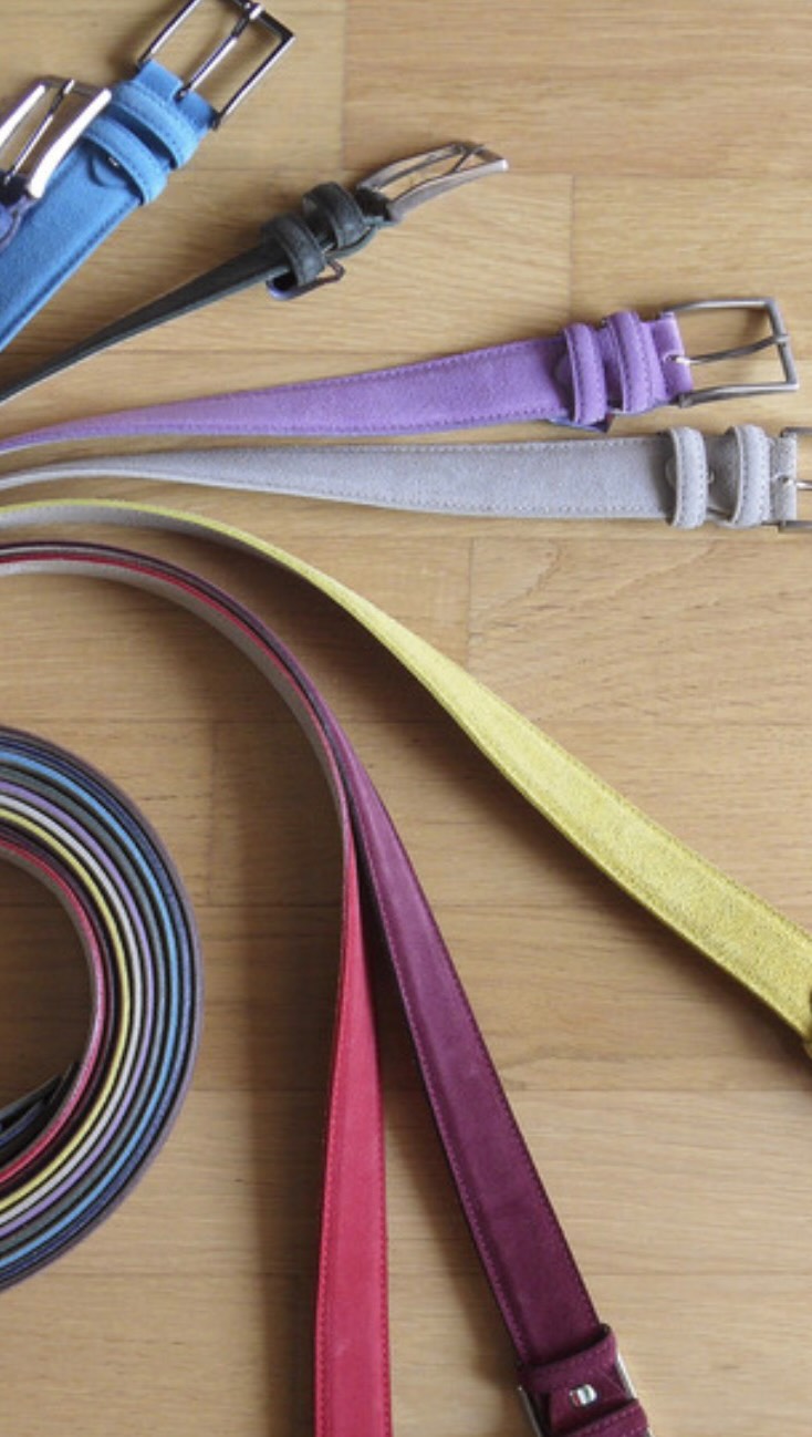 My catchphrase when assessing an outfit: NAB!! It NEEDS 👏 A 👏 BELT 👏.
.
The question I get asked more than any other about belts ISN’T related to color, or texture, or sizing, but rather…how wide should it be- does it need to fill the entire belt loop? And the answer is… NO! Your belt only needs to be wide enough to cover your pant button. Skinny, braided, croc print, wide, rainbow striped- I don’t care a bit as long as I can’t see the button!
.
Okkkk maybe I do care about those other things, but first things first 😉
#personalstyle #styleinspo #styletips #kcinfluencer #viral