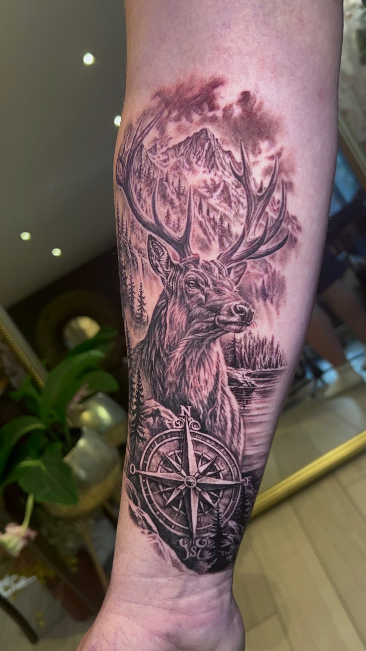 Un peu de nature pour changer 😁😜.
Tatouage réalisé en guest à la @vrombie_creative_rouen
Un projet? Contactez moi 😉
👇
💻 https://www.loz-tattoo.com/
☎️ : 0602536626
#tattoo #sébastienlozupone #tatouage #tracedencrestudio #inked