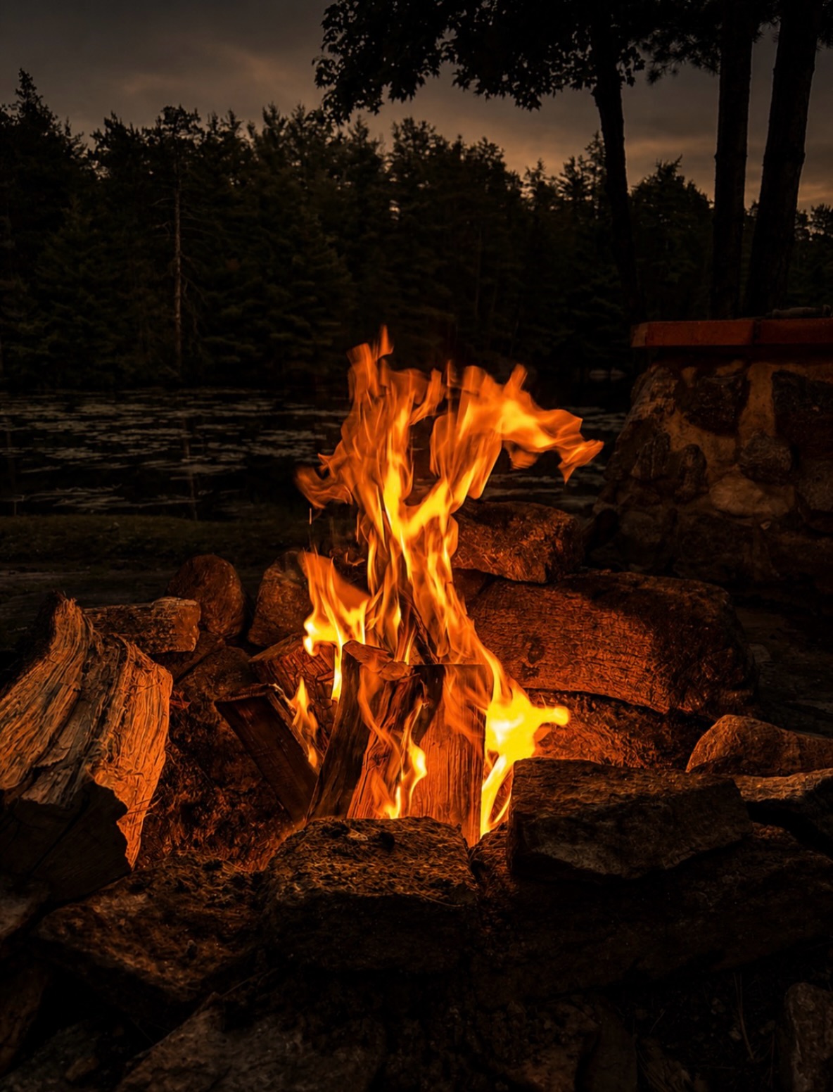 Cooler nights calling for more cozy fireside nights 🔥
📍West Arm Lake Nipissing
🍁Northern Lake House