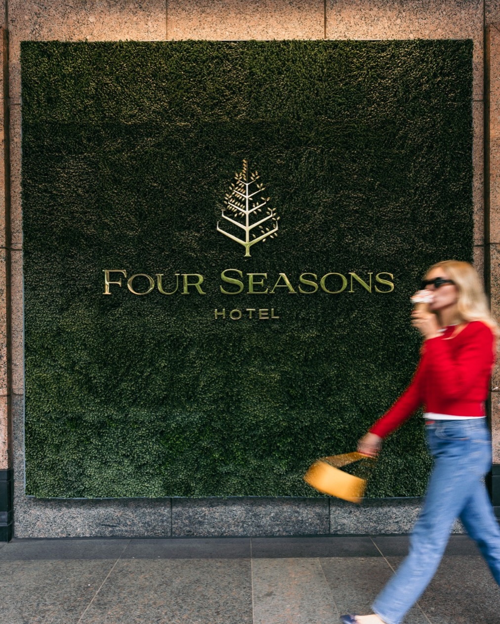 A stay shaped by the rhythm of the city. Wake to the energy of Chicago, spend the day exploring its streets, find tranquility at the spa, and retreat to the privacy and luxury of your accommodations at @fschicago. With elevated dining, vibrant evenings, and experiences made for the whole family, every moment is an invitation to experience the city your way.
