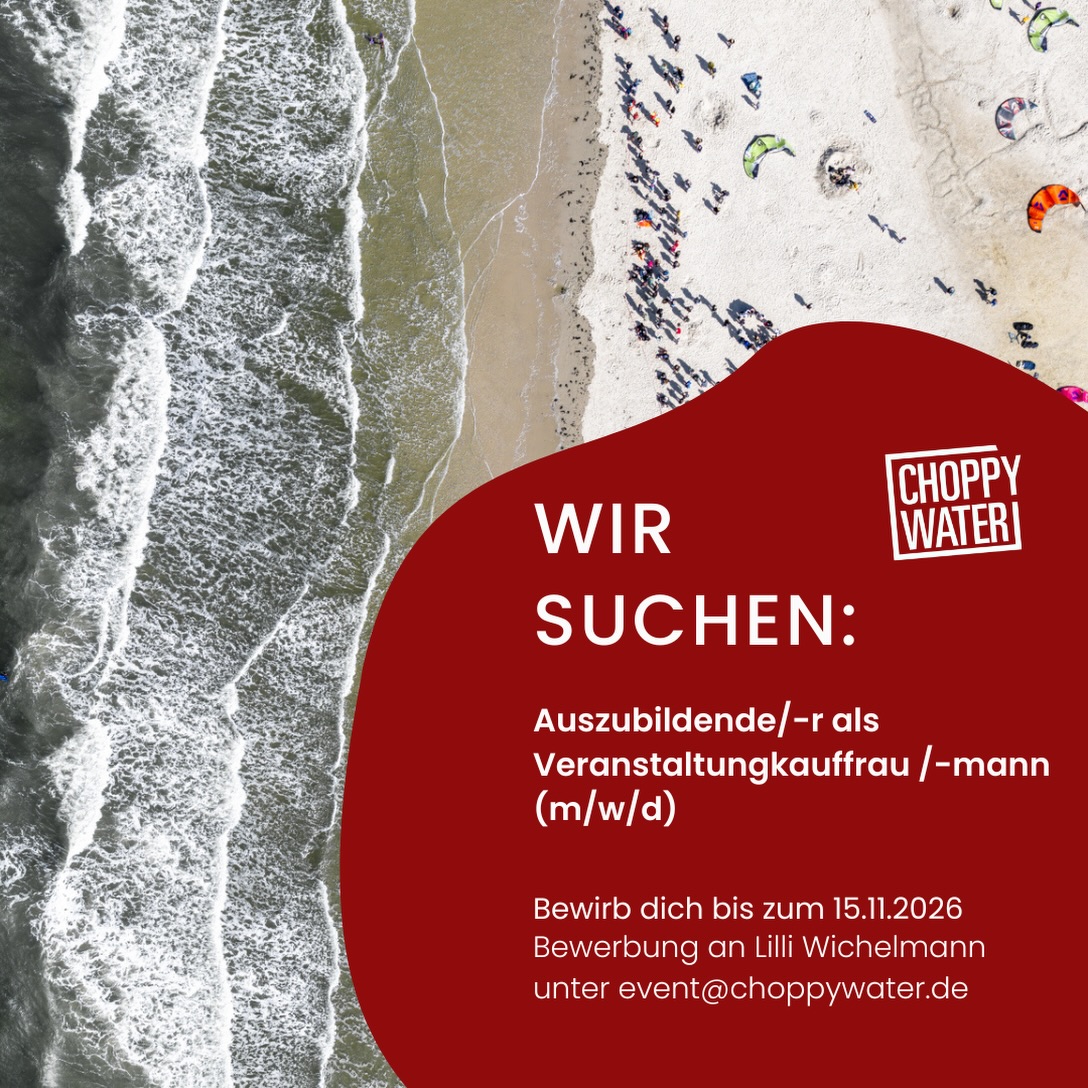 Du hast Spaß am Organisieren und Planen? Du möchtest keinen 08/15 Job im Büro? Du bist kreativ und arbeitest gerne im Team? - Dann bist du bei uns genau richtig!
Was? Ausbildung zum/zur Veranstaltungskaufmann/-frau (m/w/d)
Wann? Ausbildung ab August, gerne vorher bezahltes Praktikum (mögl. ab Mai)
Wo? Büro: Choppy Water GmbH, Stein
Berufsschule: Hanse-Schule Lübeck
Wie lange? 3 Jahre (mit Möglichkeit zu verkürzen)
Die Choppy Water GmbH organisiert und veranstaltet seit 1998 Sportveranstaltungen im Bereich Windsurfen und Kitesurfen sowie seit 2024 Wingfoilen.
Seit 2010 bildet die Choppy Water GmbH regelmäßig neue Veranstaltungskaufleute aus.
Im Rahmen der Ausbildung lernst du:
- Planen, Organisieren und Durchführen von Veranstaltungen
- Personalplanung (externes Personal)
- Logistikplanung (Fahrzeugplanung, Buchung von Unterkünften)
- Erstellung von Konzepten und Angeboten
- Grundlagen der Buchhaltung
- Vergleich und Angebotsauswertung von externen Dienstleistern
- Kundenbetreuung
- Teilnehmermanagement
- Sponsorenakquise und -betreuung
- Aufbauplanung
- Pressearbeit (vor, während und nach den Events)
- Pflege von Social Media Kanälen (Facebook, Instagram)
Voraussetzungen:
- Fachhochschulreife oder Abitur
- Führerscheinklasse B (ggf. auch BE)
- Sprachen: Deutsch und Englisch
- Kommunikationsfreudigkeit
- Teamfähigkeit
- Kenntnisse: MS Office (Word, Excel, PowerPoint)
Arbeitszeiten:
- Gleitzeit (zwischen 7:00 - 10:00 Uhr Beginn)
- 8 Std. täglich
Interesse?
Dann schicke uns deine vollständige Bewerbung ausschließlich per E-Mail an Lilli Wichelmann unter event@choppywater.de