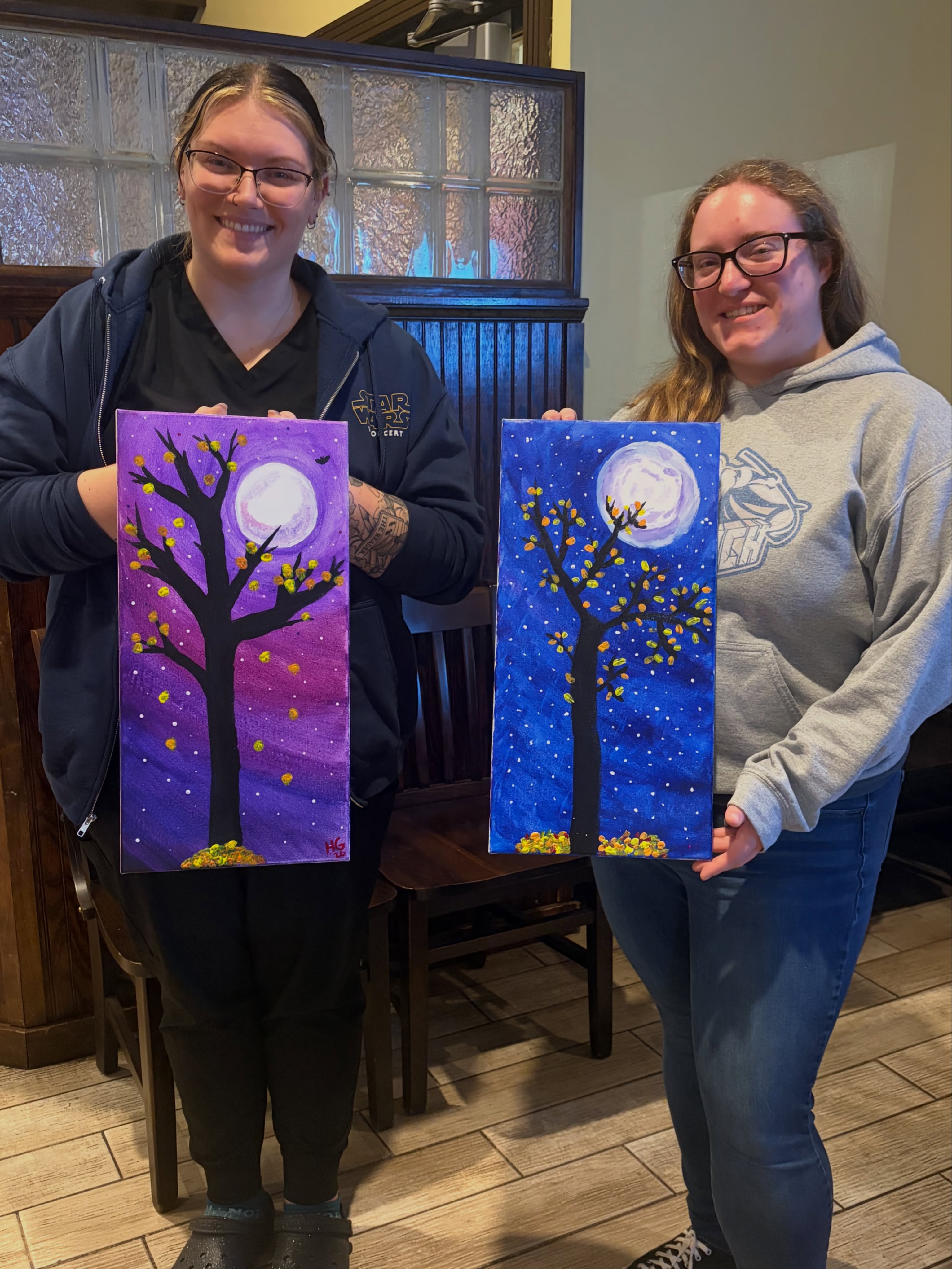 Small class, big talent! 🙌🏼😍
🎨 “Moonlit Fall” Painting Workshop hosted by Eliza (@livin_la_vida_bruja)
🍕 at @trapperspizzapub
🧡 #rightmindsyracuse #trapperspizzapub
.
.
.
.
#eastsyracuse #syracuse #sipandpaintsyracuse