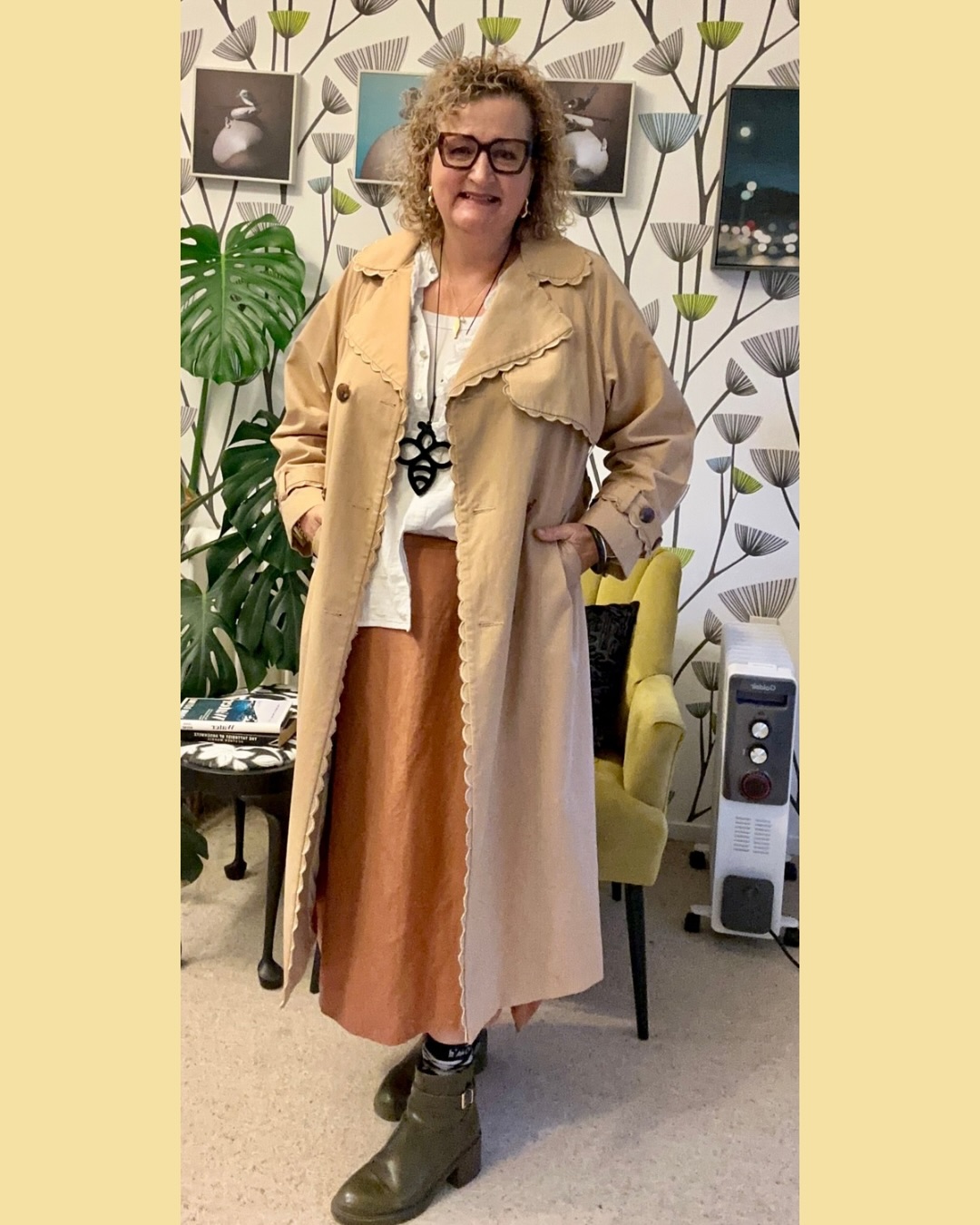 Outfit photo log: See yourself as others do ❤️
Here’s a fun truth-bomb: seeing your outfits in a photo is COMPLETELY different to seeing them in the mirror.
The camera doesn’t lie. It shows you:
How proportions really sit on your body (not what you think you look like)
Which colours are actually doing the work for you 🌈
The combinations you genuinely love (and keep reaching for)
What doesn’t work (and you can stop forcing it)
So what works?
Consistency.
Same lighting, same mirror angle, regular snaps. 💡📸
Over time, you’ll spot your actual uniform: the colours, the fits, the style vibe that make you feel like YOU ❤️
Here’s your challenge: snap a photo of your outfit, everyday for one month. Then sit down and review them. 🎞️
What patterns show up?
Which colours come back again and again? 💛🩵💚
What made you feel amazing?
Not sure where to start? Or need someone to help you decode your outfit archive? That’s what I do. Let’s get you feeling confident in what you wear.
PS - I don’t love all the combinations I’ve created that are pictured here and that the whole point. A photo of them really helps us to visualise accurately what’s working and what’s not 😍😠
#JustLikeYouAotearoa
#PersonalStylistNZ
#ColourAnalysisNZ