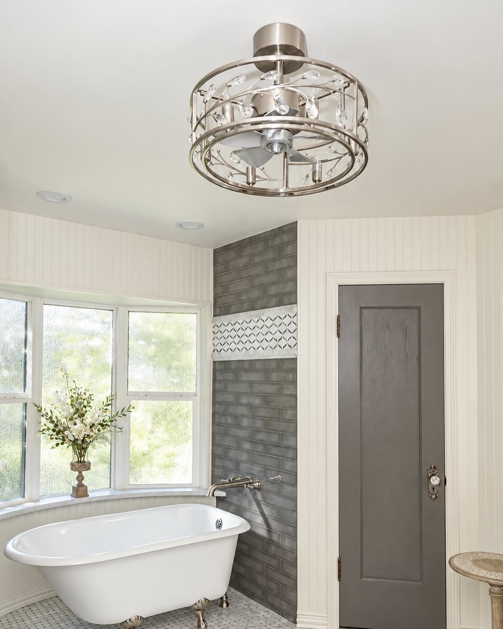 A new bathroom with a little old-fashioned charm❤️ The door is an old refurbished antique. Lovely!