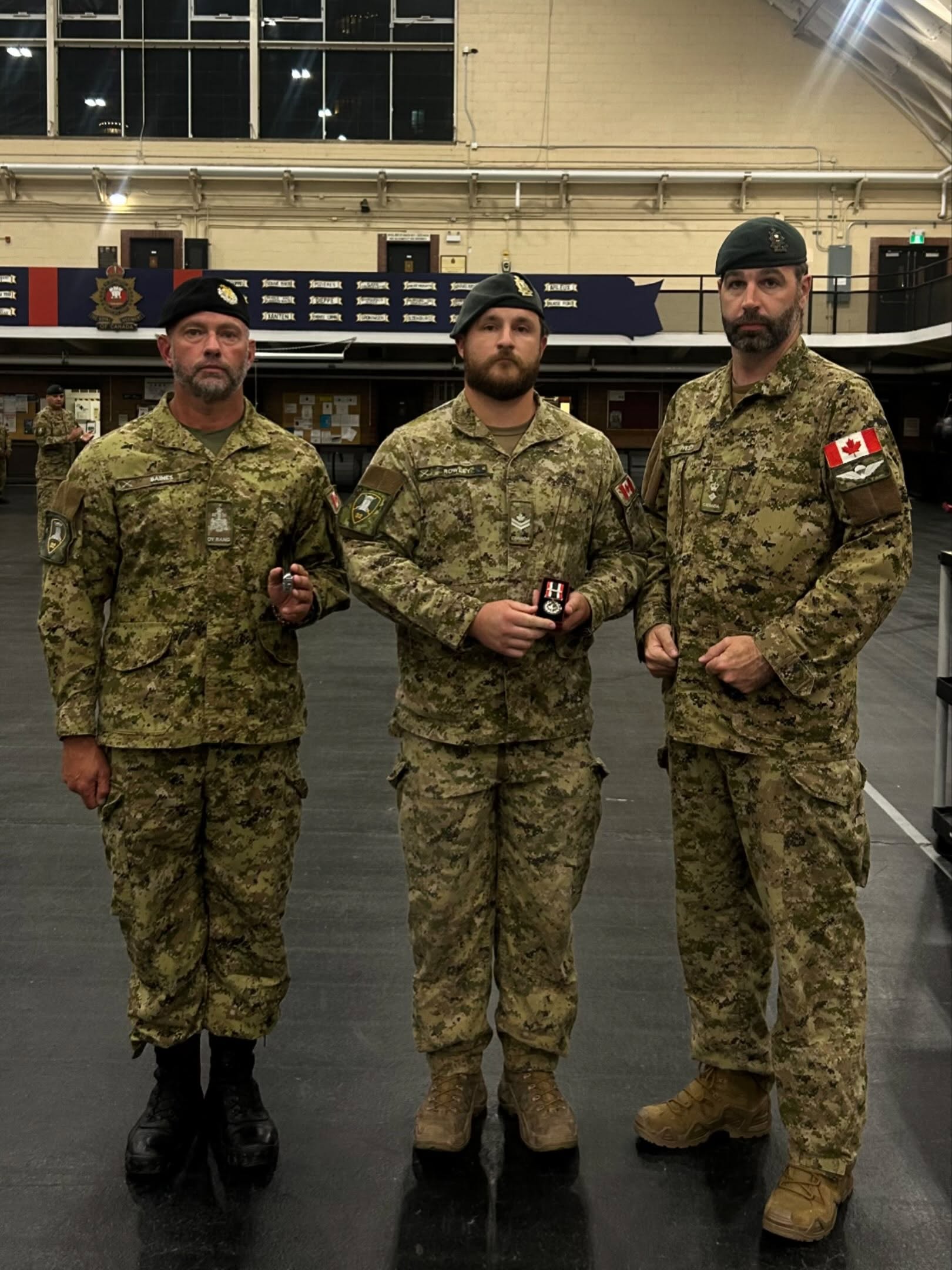 STAND TO !!!
On Thursday, 10 September 2026, The Royal Regiment of Canada conducted its annual STAND TO training night, marking the beginning of the brand new 2026/2027 training year following a busy summer training routine.
Soldiers conducted their Annual Personal Readiness Verification, ensuring members are prepared and ready for a smooth transition into the new training cycle.
The evening concluded with the Regiment recognizing the accomplishments and service of its members through honours and promotions:
Special Service Medal with NATO Bar -
Deployment on Operation REASSURANCE in Latvia — MCpl Rowley
Canadian Forces Decoration – 2nd Clasp for 32 years of service with good conduct - MCpl Phillips
Promotion to Private (Trained)
The unit also promoted brand new members to the rank of Private on completion of their RQ Infantry course. Members also earned their Royal Regiment of Canada cap badges and regimental coins.
READY, AYE, READY!
📸 Cpl Cabatuan
STAND TO ⚔️ !!!
Le jeudi 10 septembre 2026, The Royal Regiment of Canada a tenu sa soirée annuelle d’instruction STAND TO, marquant le début de la toute nouvelle année d’instruction 2026-2027, à la suite d’une période d’instruction estivale bien remplie.
Les soldats ont effectué leur vérification annuelle de l’état de préparation individuel, afin de s’assurer que tous les membres sont prêts et préparés pour une transition harmonieuse vers le nouveau cycle d’instruction.
La soirée s’est conclue par la reconnaissance des réalisations et du service des membres du Régiment au moyen de distinctions et de promotions :
Médaille du service spécial avec barrette OTAN —
Déploiement dans le cadre de l’opération REASSURANCE en Lettonie — Cplc Rowley
Décoration des Forces canadiennes – 2e agrafe —
32 années de service avec bonne conduite — Cplc Phillips
Promotion au grade de soldat (formé) —
L’unité a également promu de nouveaux membres au grade de soldat après l’achèvement de leur cours de qualification de fantassin (QF). Les membres ont également reçu leur insigne de coiffure régimentaire ainsi que leurs pièces régimentaires.
#theroyalregimentofcanada#infantry #canadianarmedforces#army#military