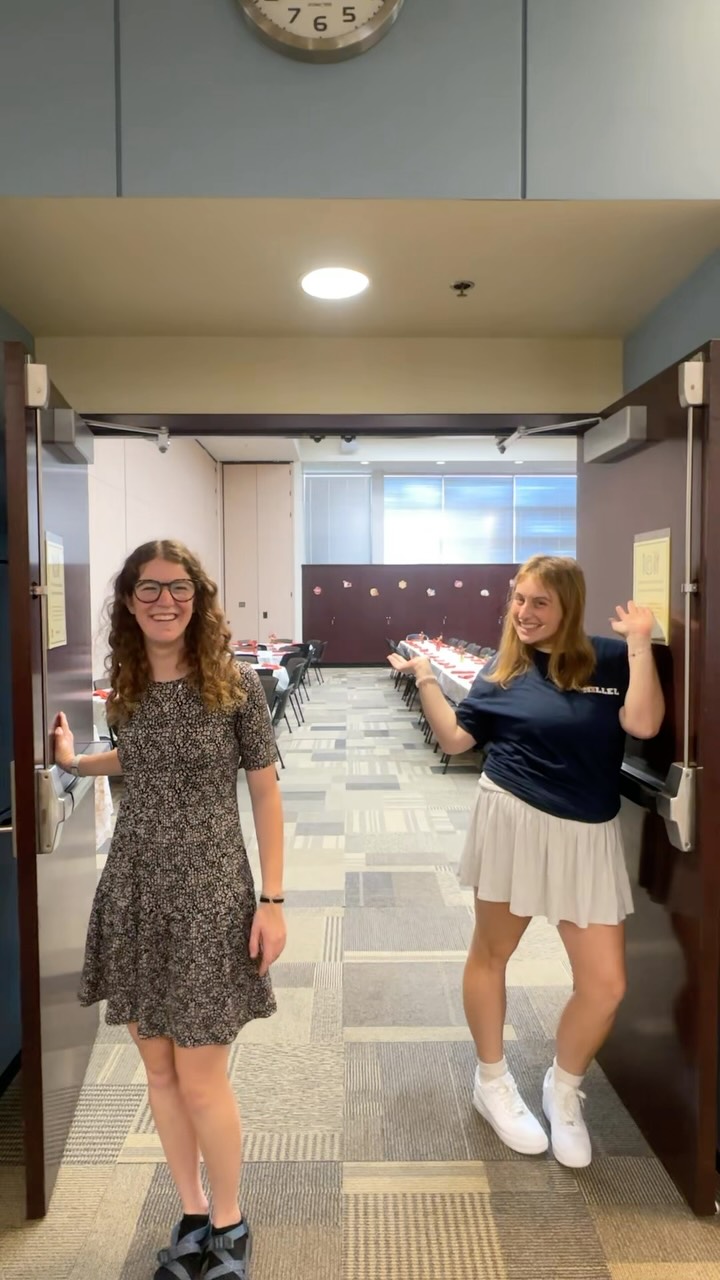 THE GATES ARE OPEN!! COME HOME TO HILLEL!!
Services at 6:00 pm
Dinner at 7:00 pm
Join us to bring in the sweet new year!!🍎🍯