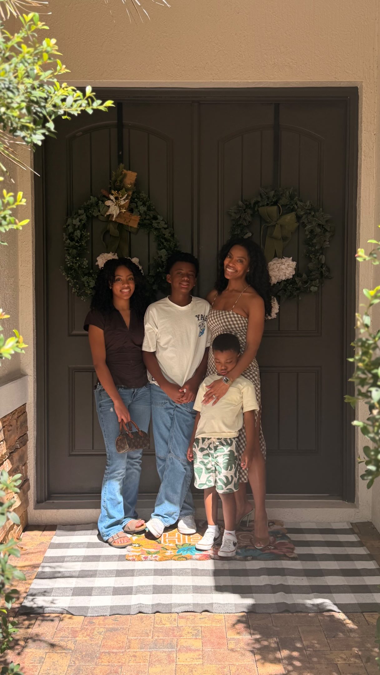 🙋🏾♀️Two comments came up over and over
📞“You should have just answered the phone.”
😤I did. Twice. The third call came while I was in rounds with medical directors, discussing patients who were seriously and critically ill. I have three kids in three different schools — three start times, three dismissals, three sets of numbers that can ring at any moment. And a job where my attention has weight.“You didn’t have the right to be annoyed.”
😳Here’s what I think people are missing: I can be unapologetically annoyed that the call interrupted my thoughts AND proud that he made the right decision. Both. At the same time. No contradiction.
❌The annoyance was never about him. It was about being asked to be in two places at once, again — because the system assumes a parent is always reachable, always free, and always able to drop everything.
📣You don’t need permission to feel something. You need honesty about it, and you need to handle it well. I can be annoyed still pick up the next time. Both things fit without shame.