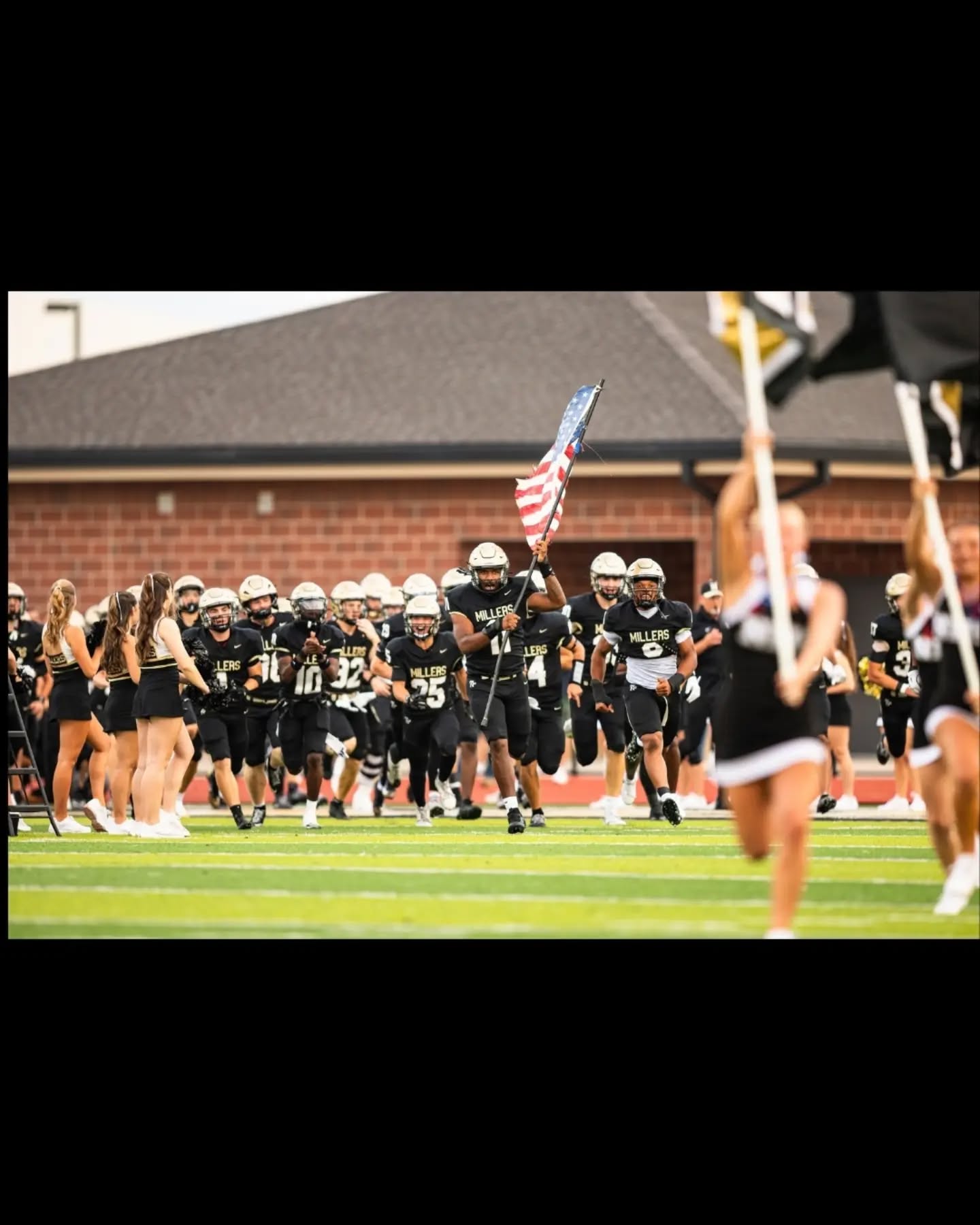 Westfield retains the Midland Rail Trophy after defeating Noblesville 39-7 last night.
#indianahighschoolfootball
#fridaynightlights🏈
#highschoolfootball
#indianafootball
#highschoolfootballphotography
@rocksathletics @westfieldshamrockfb @noblesvilleschools @getin.sports