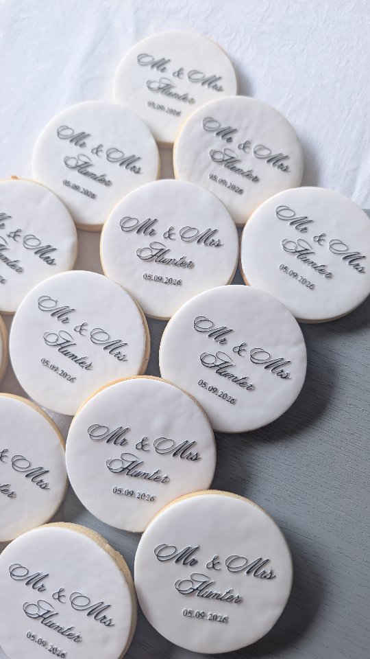 WEDDING | Celebrating two of my friends getting married is one thing, but also being one of their vendors to create the perfect Wedding Favours is another🤍
This timeless & elegant cookie design was custom made using the same font the bride & groom used for their wedding invitations💍
Thank you for choosing to BAKE & CREATE with is✨
#weddingcookies #weddingideas #weddinginspo #weddingcustomcookies #weddingbonbonniere