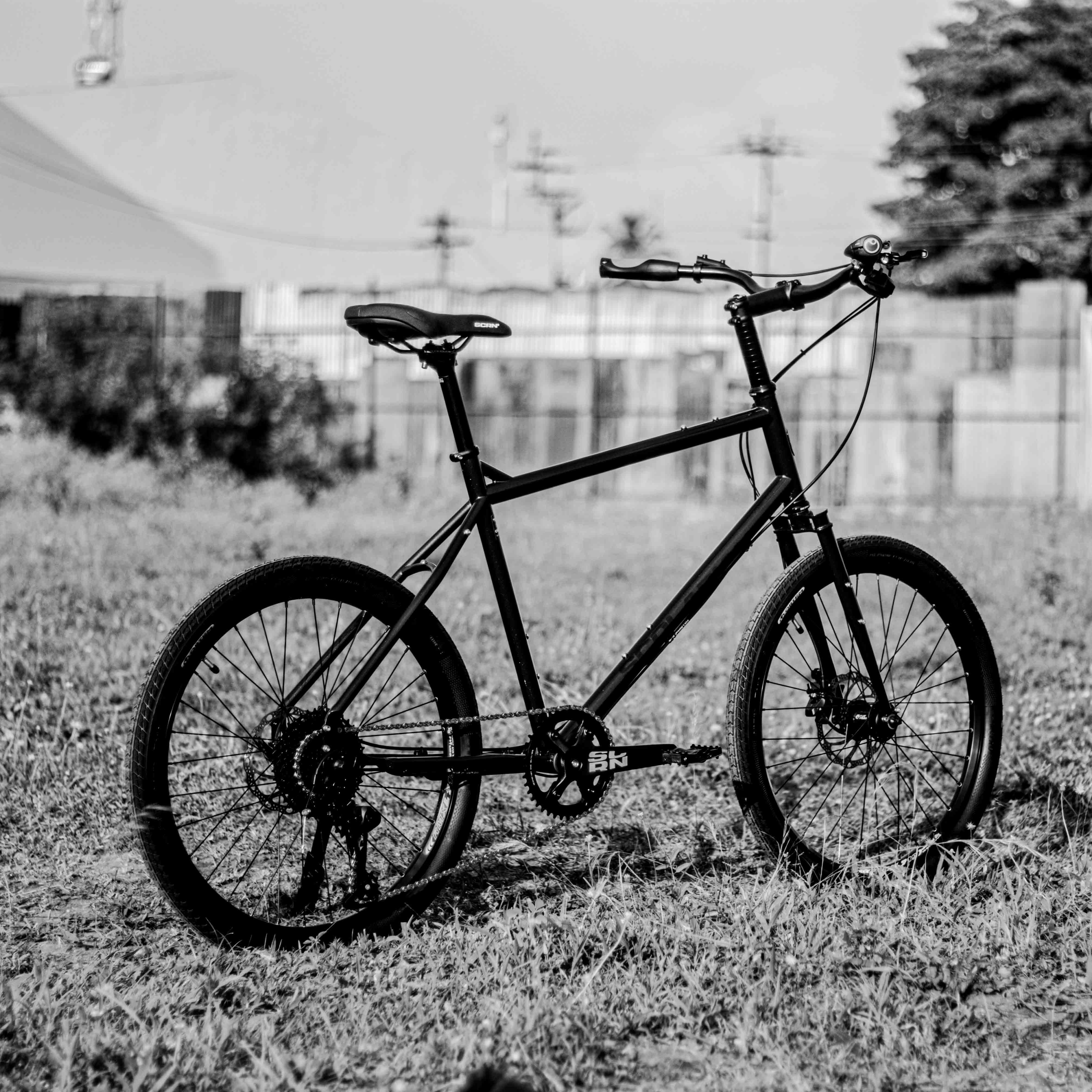 KOYNA DISC 24”
The Not-So-Mini Velo
A compact commuter built for everyday adventures.
• 24” Wheels
• 1x10 Drivetrain
• hydraulic Disc