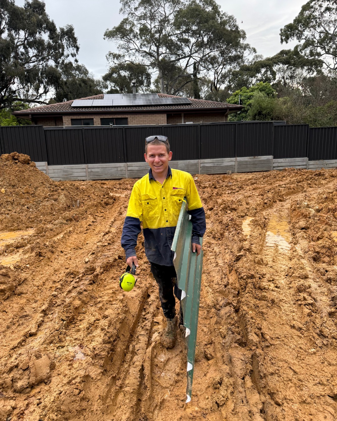 Out in the mud at Hawthorndene for a new childcare centre being built by Bella Build & Design 👏
Our team is installing retaining walls up to 2.4m high, along with Monument fencing, with more decorative fencing still to come including white aluminium picket and timber-look batten fencing.
It’s going to look incredible when it all comes together, creating more great spaces for children to explore, play and learn safely!
#AdelaideFencing #RetainingWalls