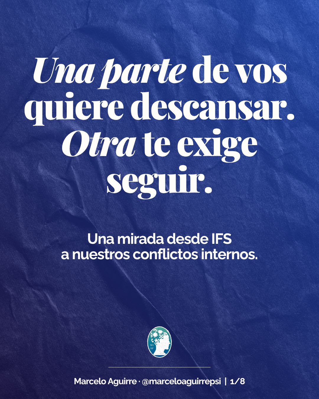 A veces, una parte de nosotros sabe que necesita descansar, mientras otra insiste en que todavía no hicimos suficiente.
Solemos interpretar esta contradicción como falta de voluntad, autosabotaje o incapacidad para organizarnos. IFS —el modelo de Sistemas de Familia Interna— nos invita a considerar otra posibilidad: quizá esa exigencia también esté intentando protegernos.
Tal vez tema que, si nos detenemos, aparezca la crítica, el rechazo o esa antigua sensación de no ser suficientes.
Comprender su intención protectora no significa justificar el agotamiento ni permitir que siga dirigiendo nuestra vida. Significa acercarnos de otra manera: con curiosidad, claridad y compasión.
Podemos comenzar con una pregunta sencilla:
¿Qué teme esta parte que ocurriría si me permitiera parar?
A veces, la transformación interior comienza cuando dejamos de combatir aquello que sentimos y empezamos a escuchar la historia que lleva consigo.
En el carrusel comparto una breve práctica para comenzar a explorar esta relación.
Podés leer el artículo completo, «No hay partes malas: Una introducción al modelo IFS», en mi blog. Enlace en la bio.
#ifs #psicoteràpia #autoconocimiento #saludmentalyemocional #desarrollópersonal #marceloaguirrepsi