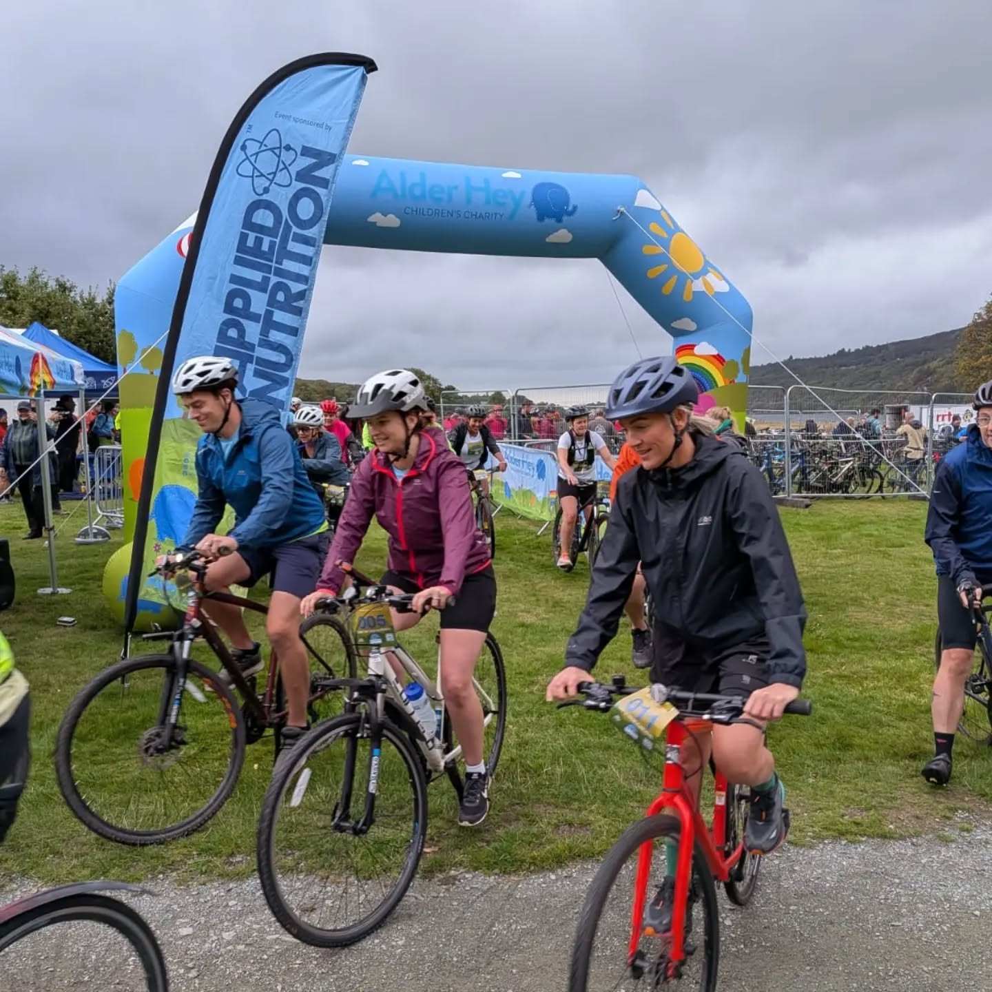 Today we are down in Llanberis for the @the_adventure_element Yr Wyddfa Challenge in support of @alderhey_inspired
Participants cycle, paddle, and walk up Yr Wyddfa, unfortunately given today's conditions only as far as Clogwyn Station.
Our Paramedic led team are on hand across the course and at the finish.
#adventuretriathlon
#mountainmedics
#eventmedics
#eventparamedics
#YrWyddfa