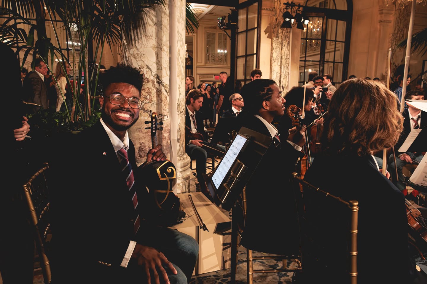 It was such a pleasure to meet you at the @tommyhilfiger Spring 2027 Fashion Show, @hannahdigitals!🙌🏾
And if anyone’s wondering, yes, Tommy let me keep the fit!😂 So while I LOVE the look, this is probably the first and last photo of me wearing it like this, because soon my navy @tommyhilfiger suit will have A LOT of gold appliqués sewn onto it🤩… Who’s coming with me to @moodfabrics?!?!😂
It was truly an honor to play violin in the @mattjonesorchestra again, alongside some of the musicians I performed with at the 2025 Met Gala! Until next time, Maestro!🙌🏾🎻
📸: @hannahdigitals
📍: @theplazahotel
#tommyhilfiger #nyfw #violinist #model #weouthere