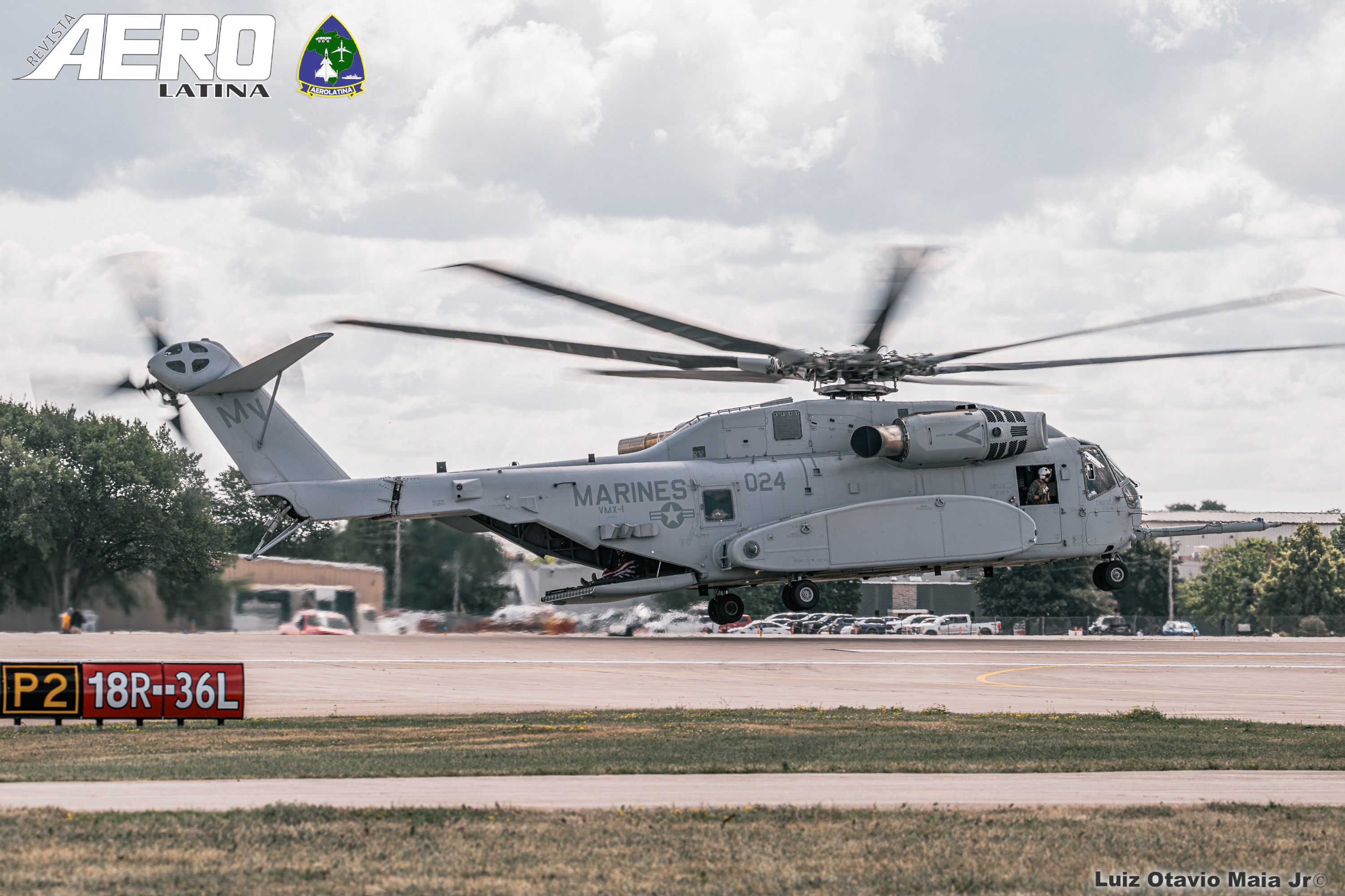 Se pela foto o tamanho já impressiona, imagina ver este grande helicóptero de perto, o CH-53 Sea Stallion dos MARINES chama a tenção por onde passa, quem já assistiu o filme Transformers deve lembrar dele, a aeronave marcou presença em #OSH26.
#transformers #Aviationphotography #Avgeek #Military