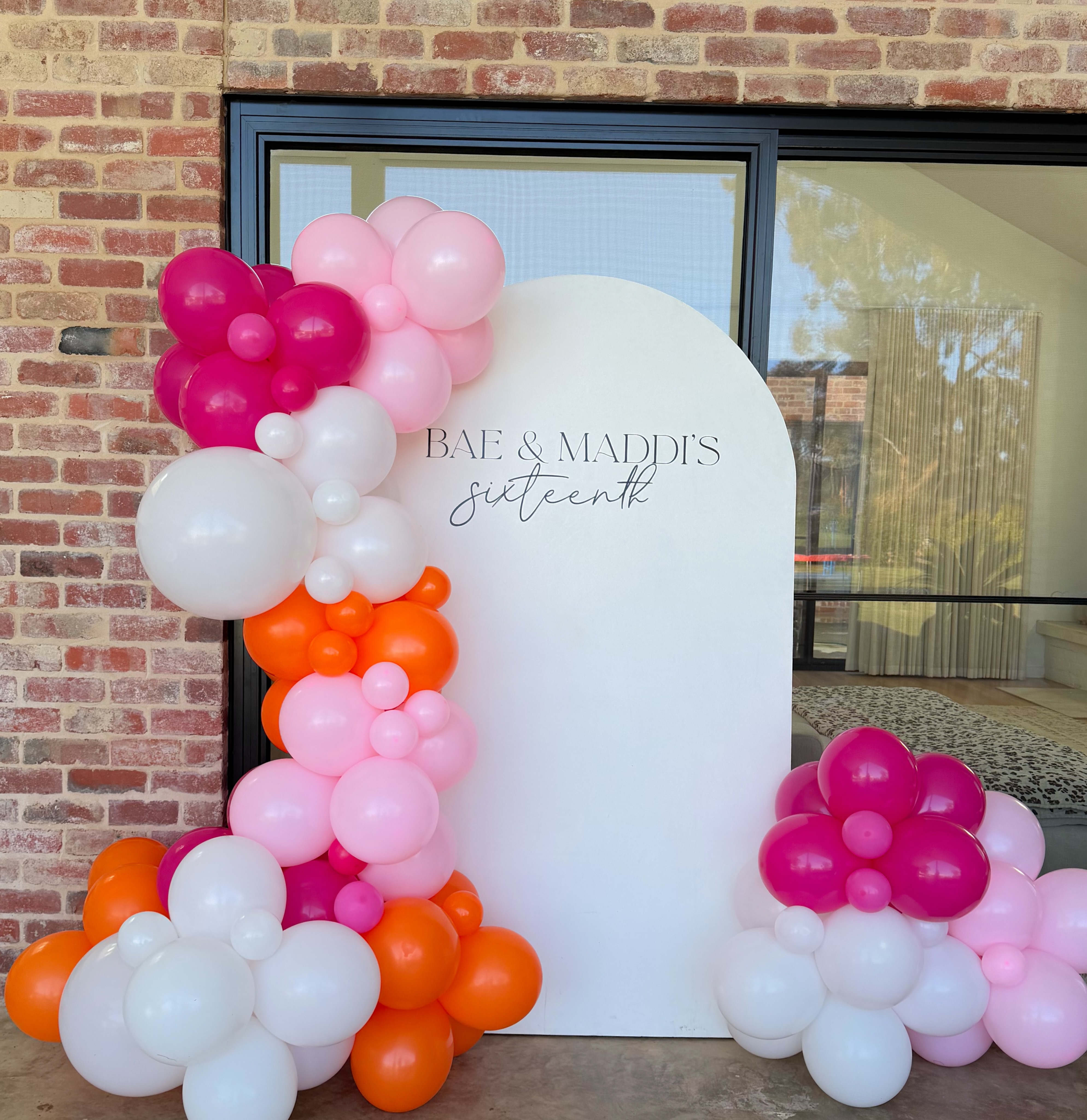 A colourful sixteenth for two gorgeous girls.
Pops of Wildberry, Barbie Pink and Sunset Orange with a hint of White, the perfect colour combination for this joint birthday.
Balloons, Backdrop and Custom Decal all by your favourite local event business!
Message us to book in your next event. Only a few spots left for 2026, with 2027 already filling fast 💌
🍊🩰🎀 🤍