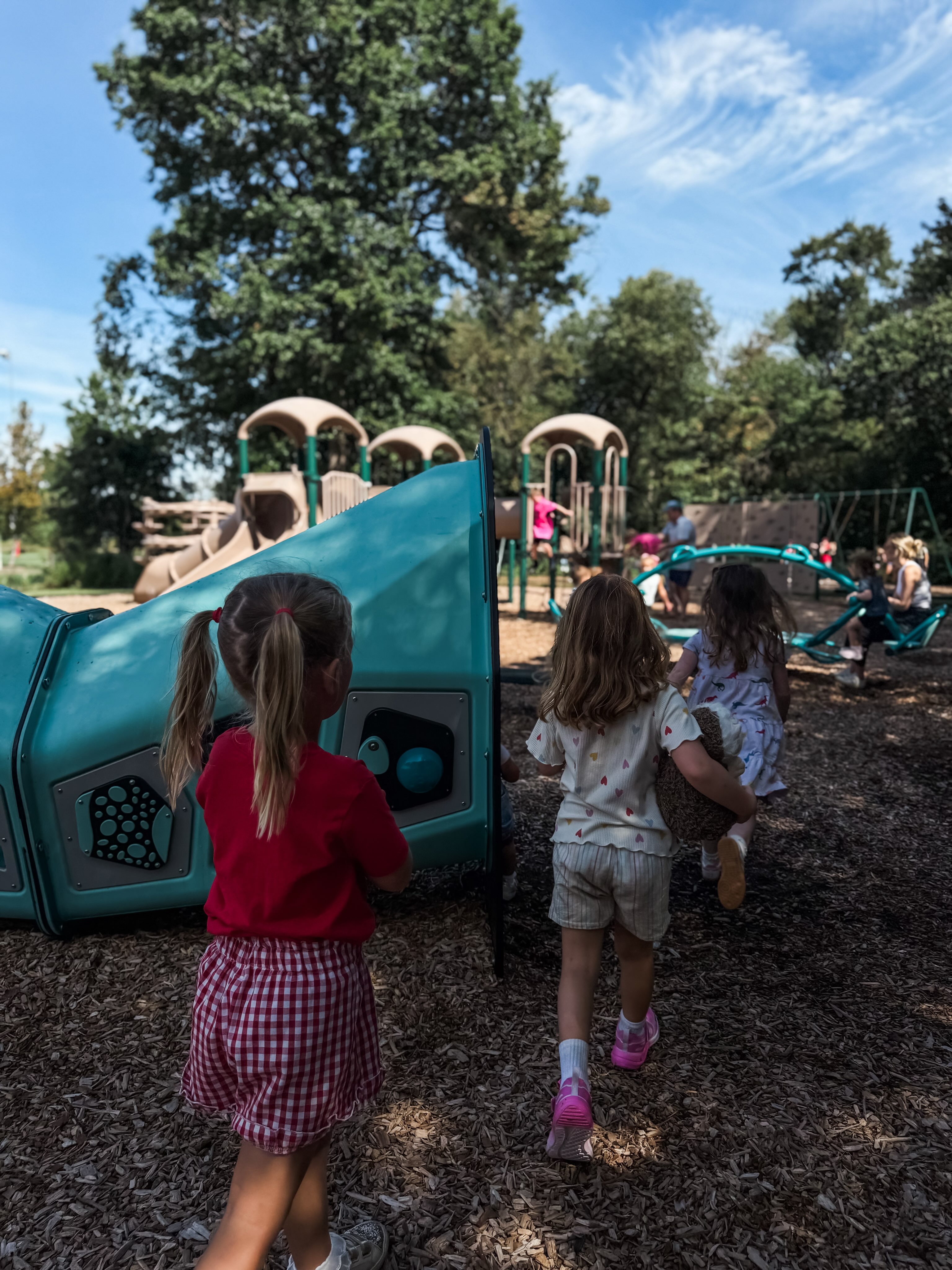 the sun was shining, the kids were playing, the parents were chatting β all the makings of a perfect back-to-school family play date! thanks to all our co-op families for coming together to kick off the year together β€οΈ
#madisoncoop #madisonnj #njpreschool #cooperativepreschool